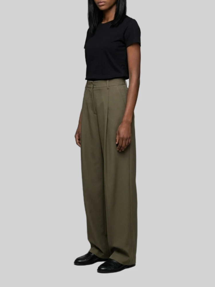 Light stretch canvas pants in military green alternative