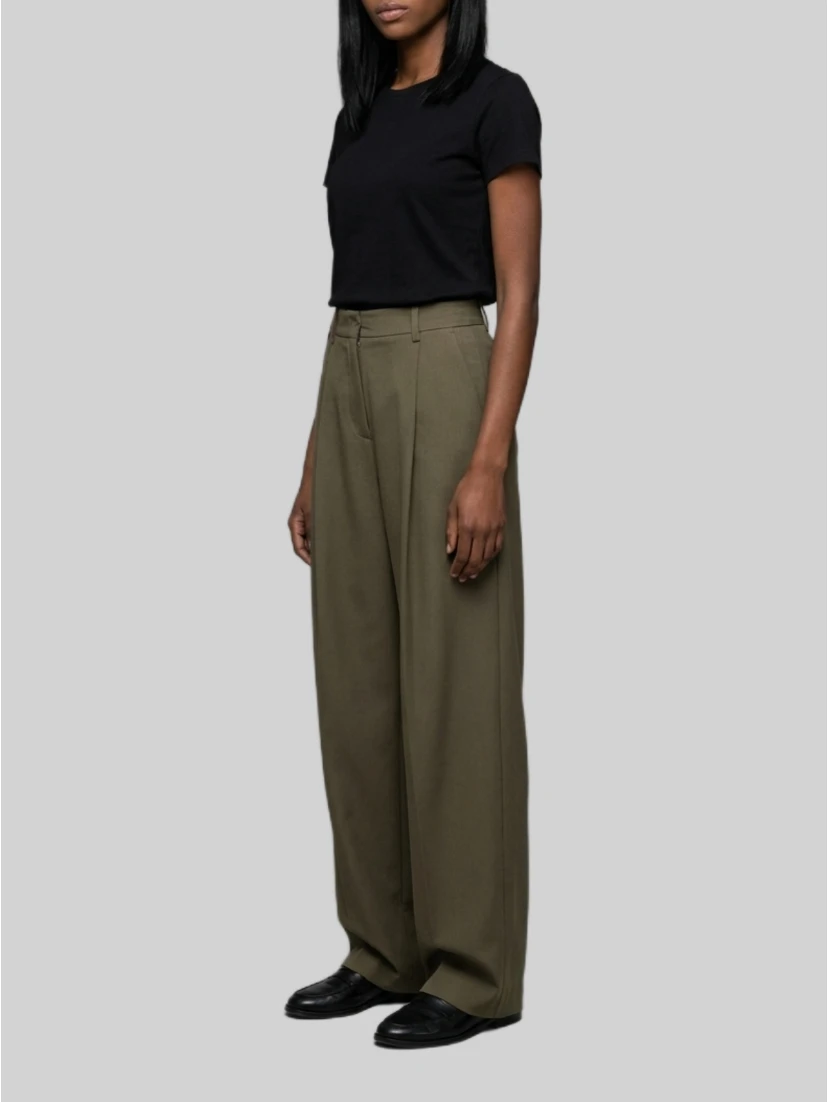 Light stretch canvas pants in military green