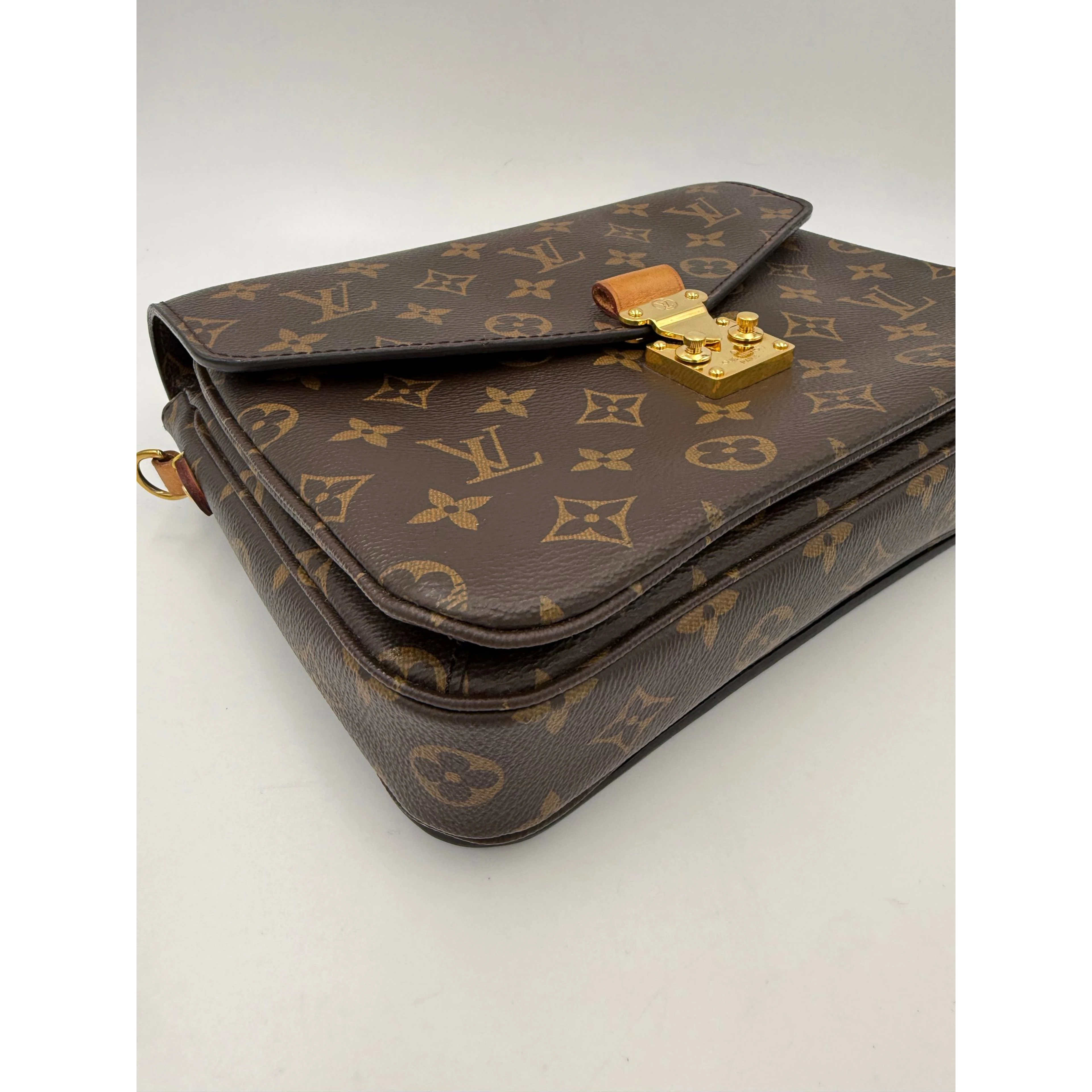 LOUIS VUITTON METIS Monogram Handbag