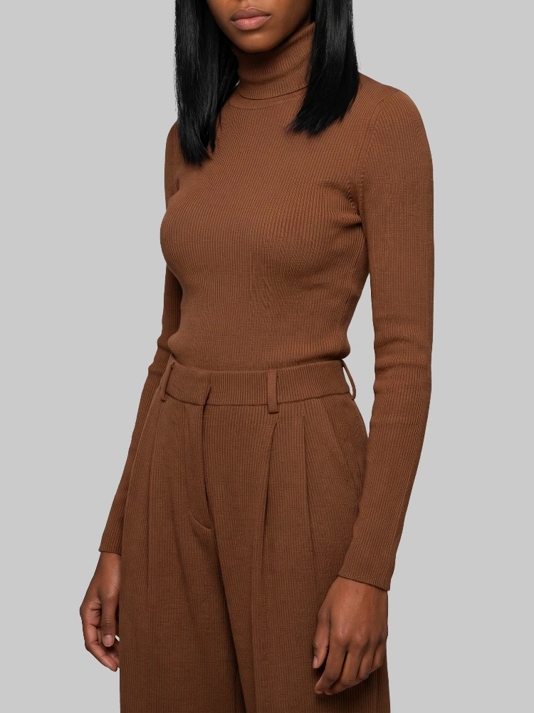 Turtleneck in wool yarn alternative