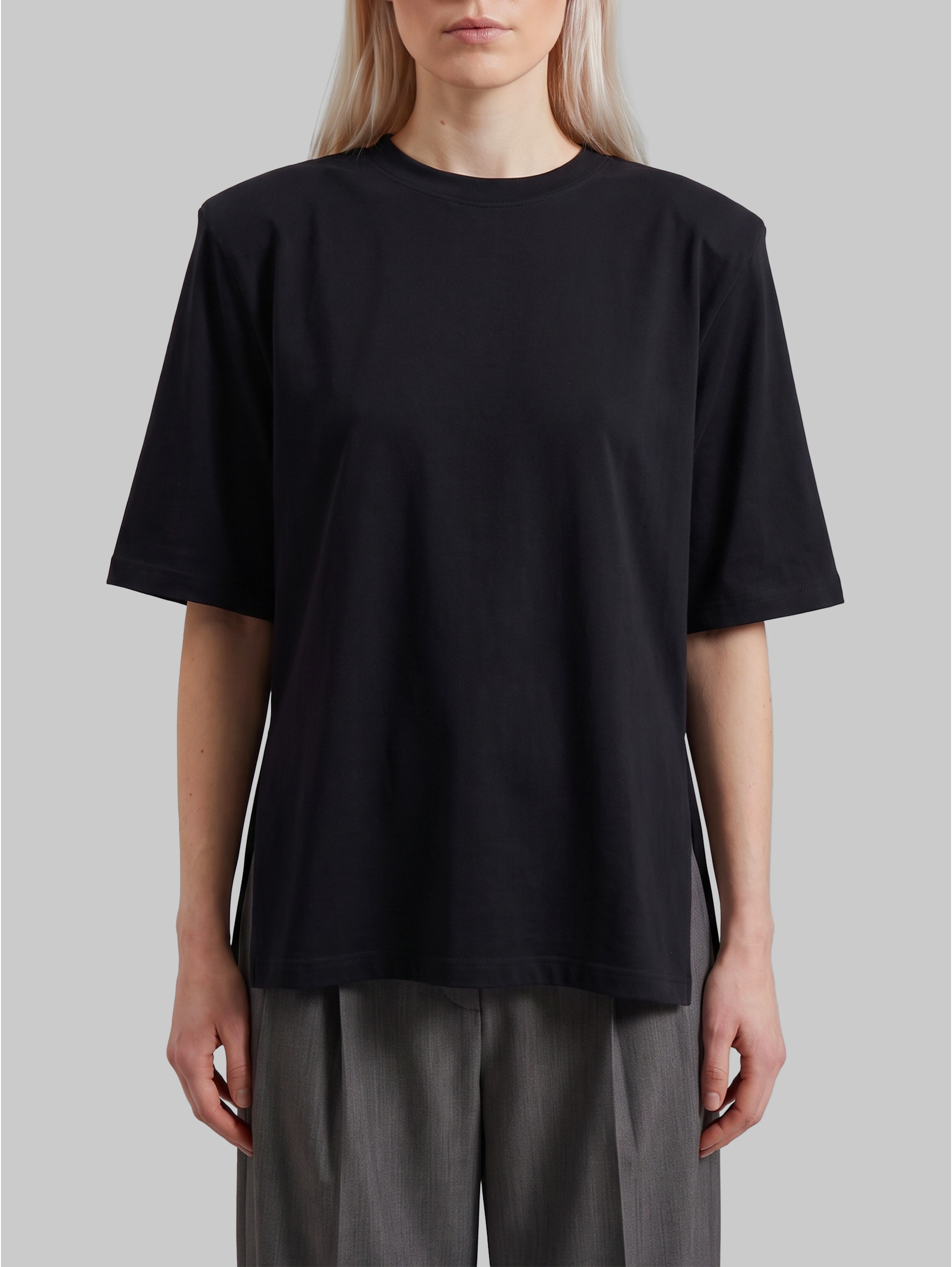 Black Anira padded T-shirt