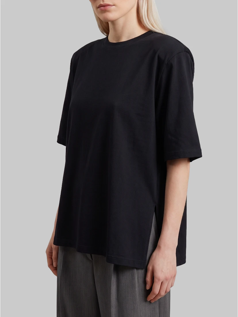 Black Anira padded T-shirt