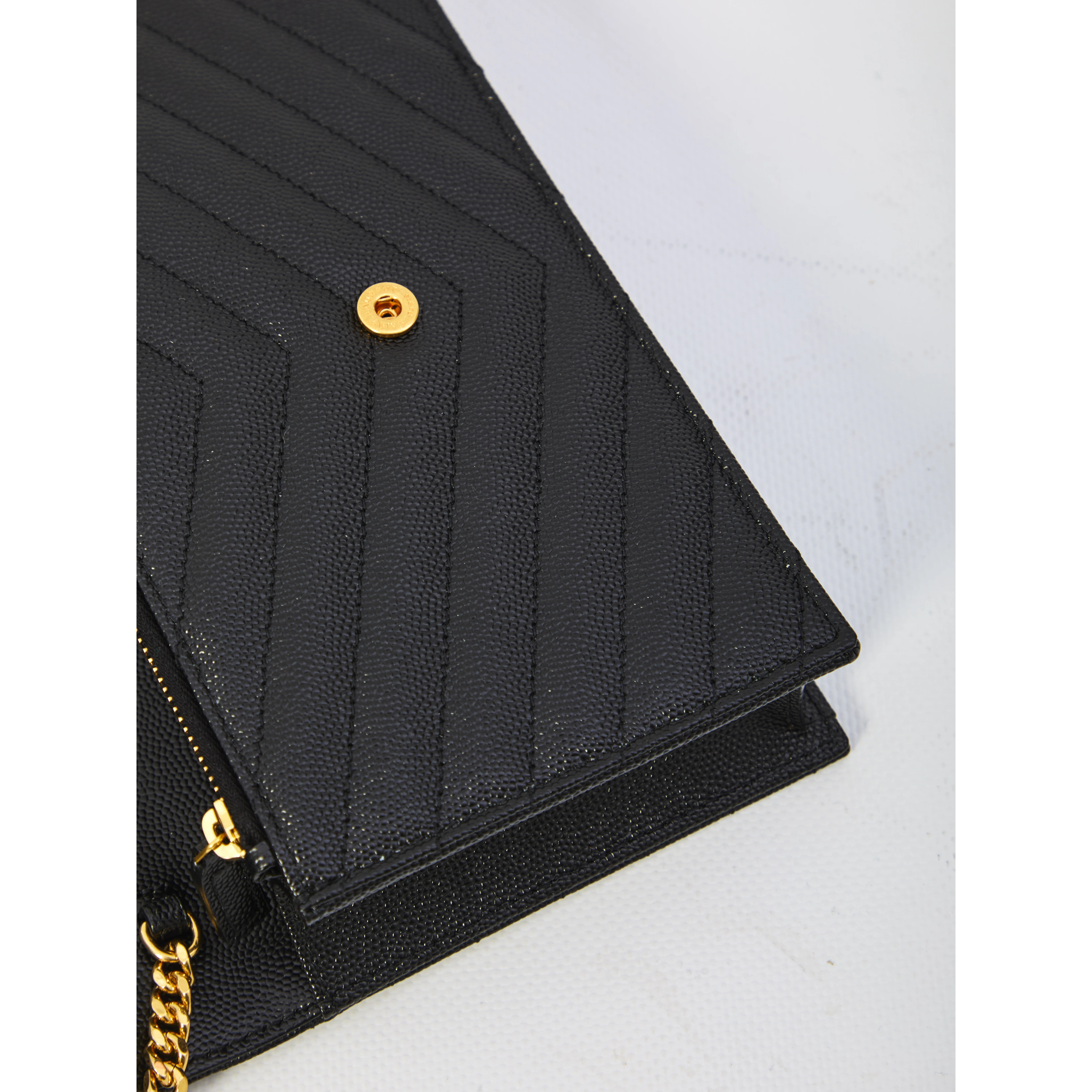 Envelope clutch with chain