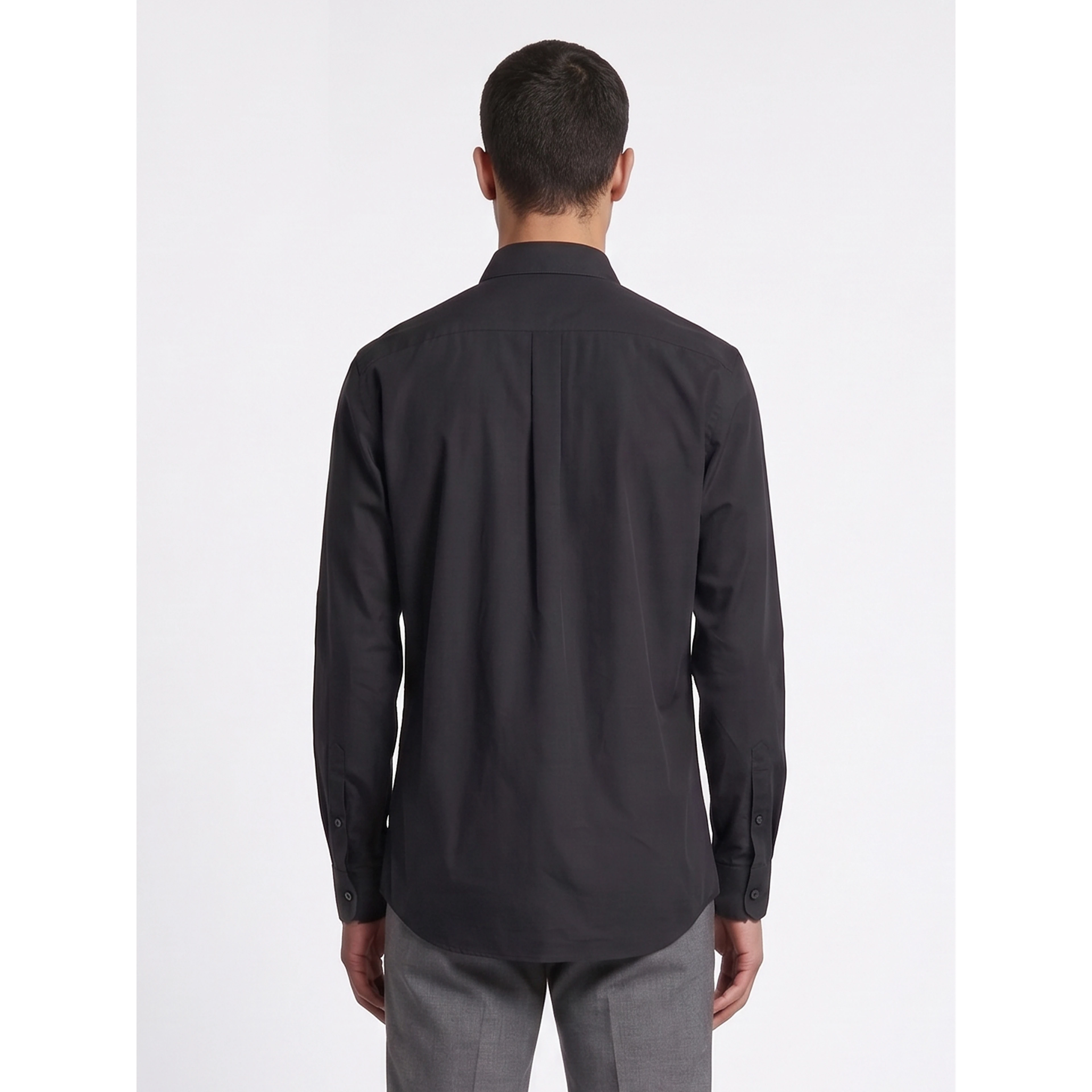 Slim black shirt