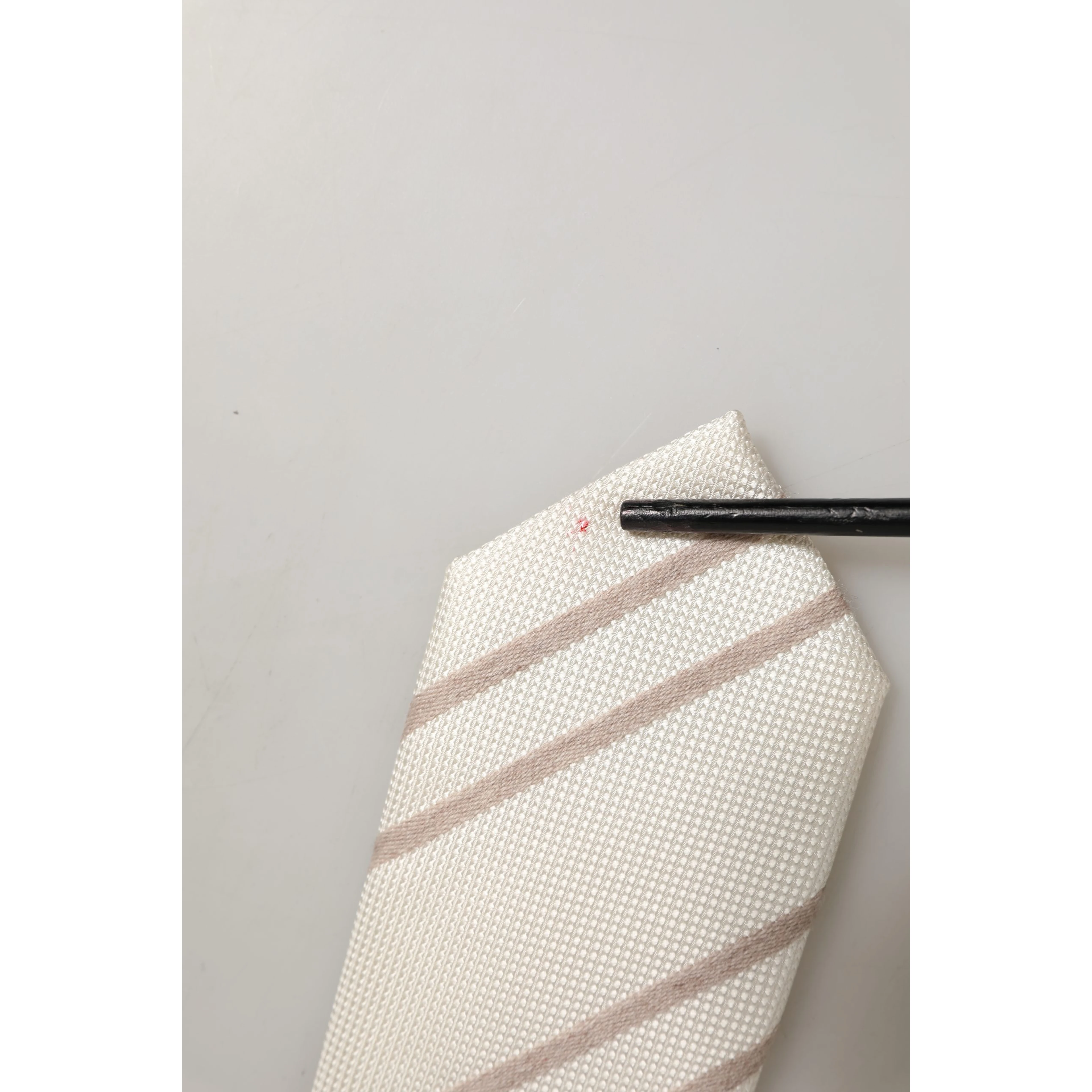 Men Off White Silk Stripes Adjustable Tied Necktie Tie