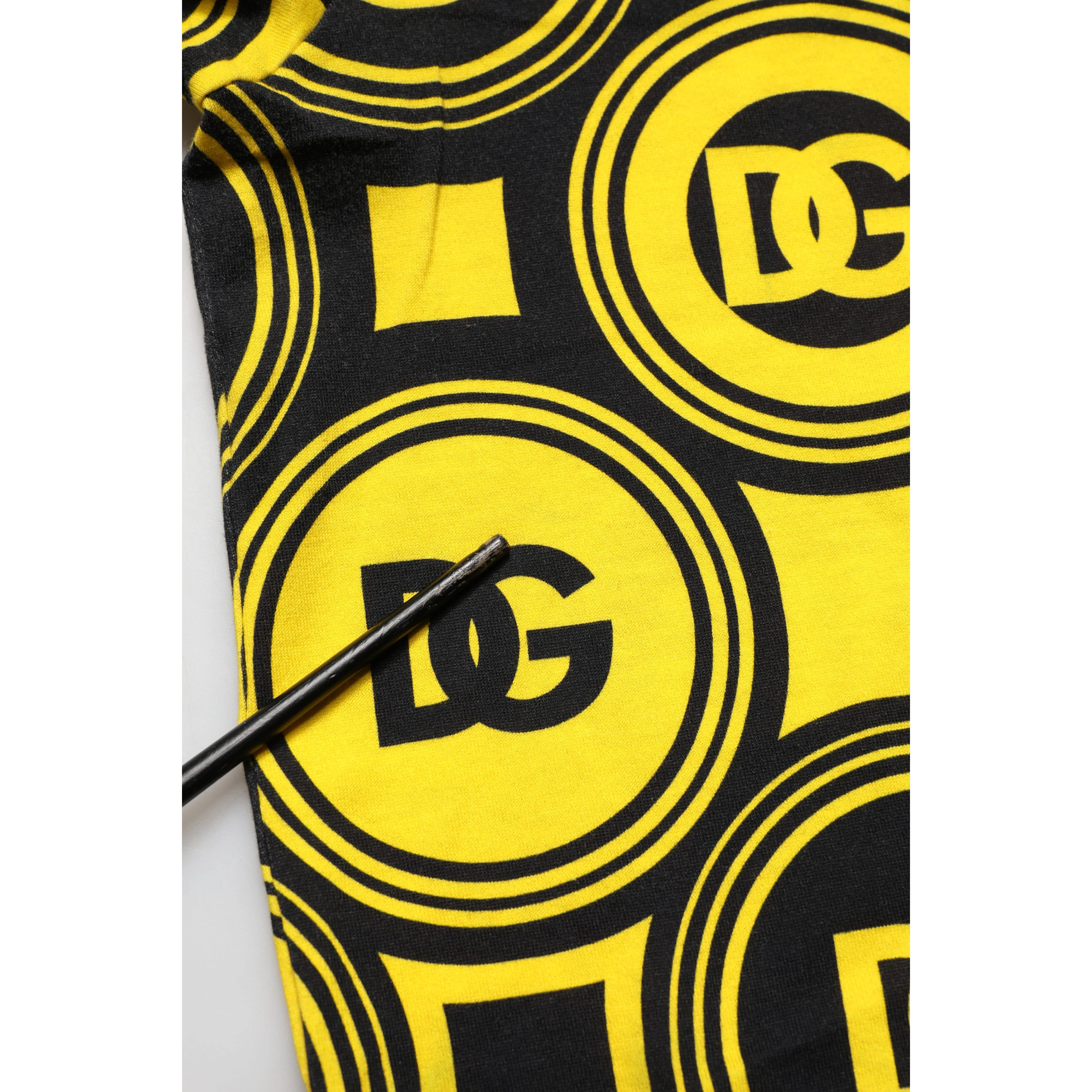 Yellow Black Logo Geometric Pattern T-shirt