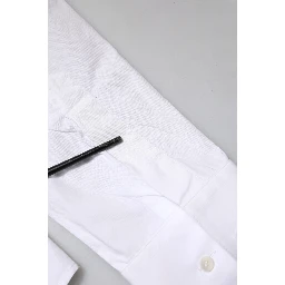 قميص أبيض قطني بأكمام طويلة ذهبية