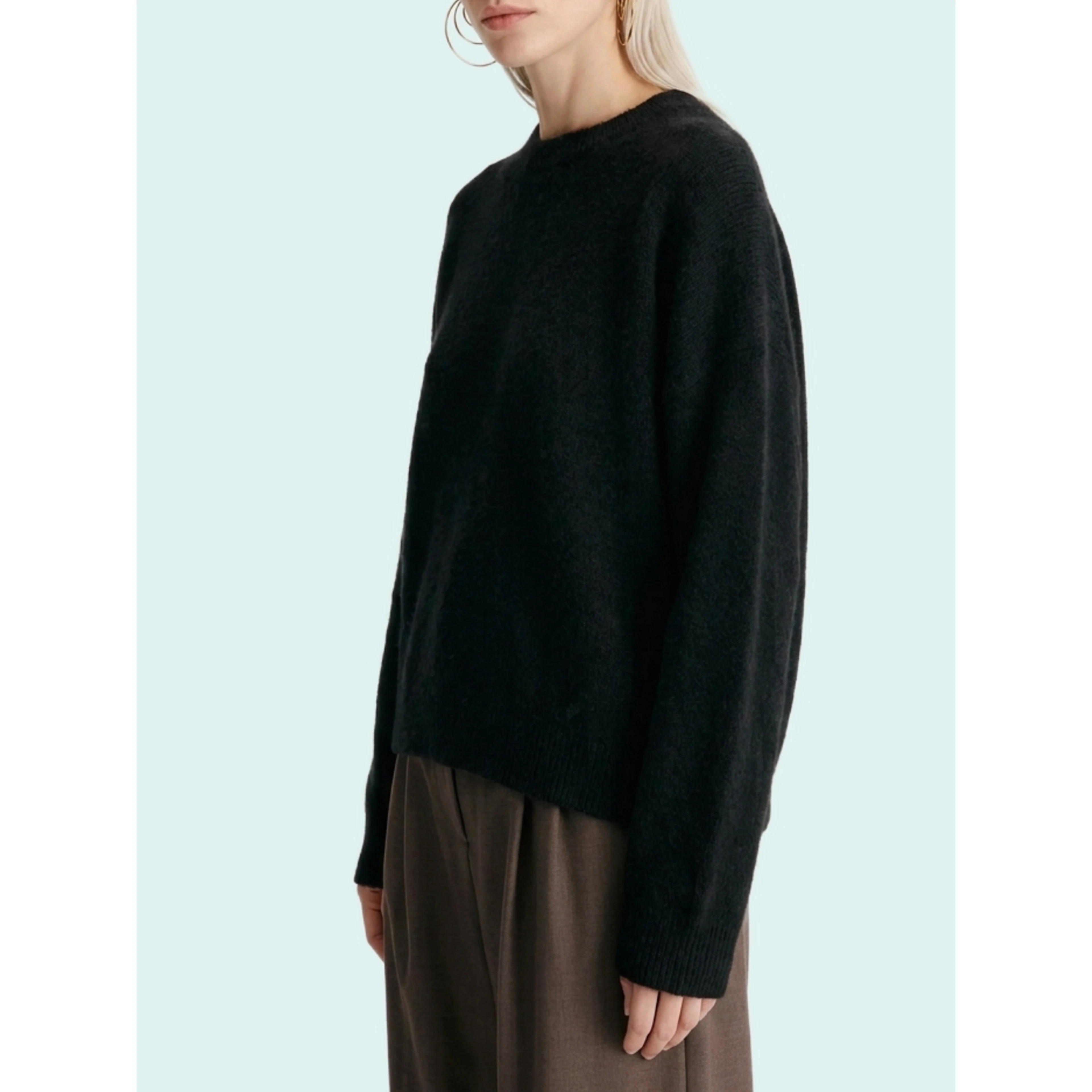 Black Tristan sweater