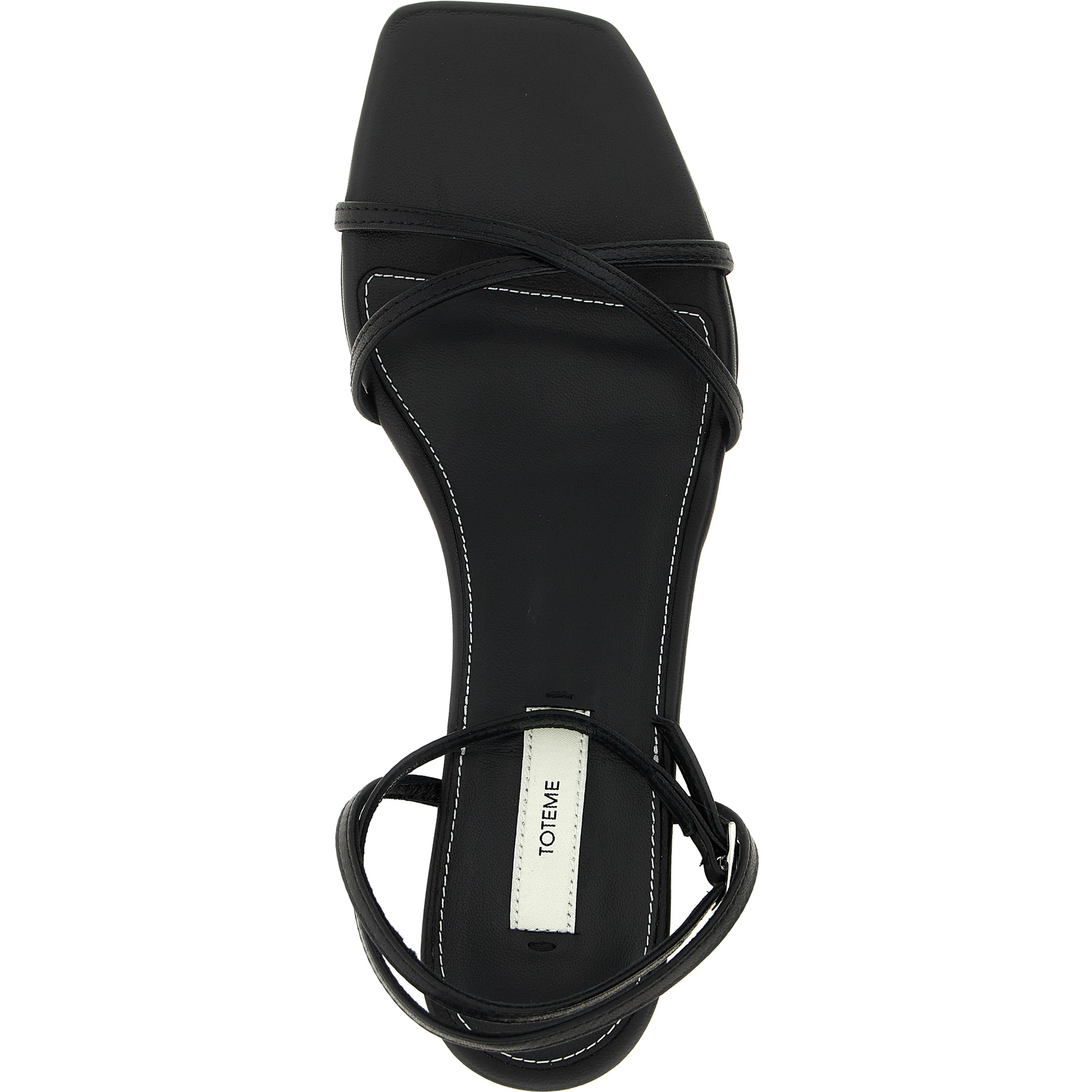 حذاء بكعب متوسط من الجلد الأسود