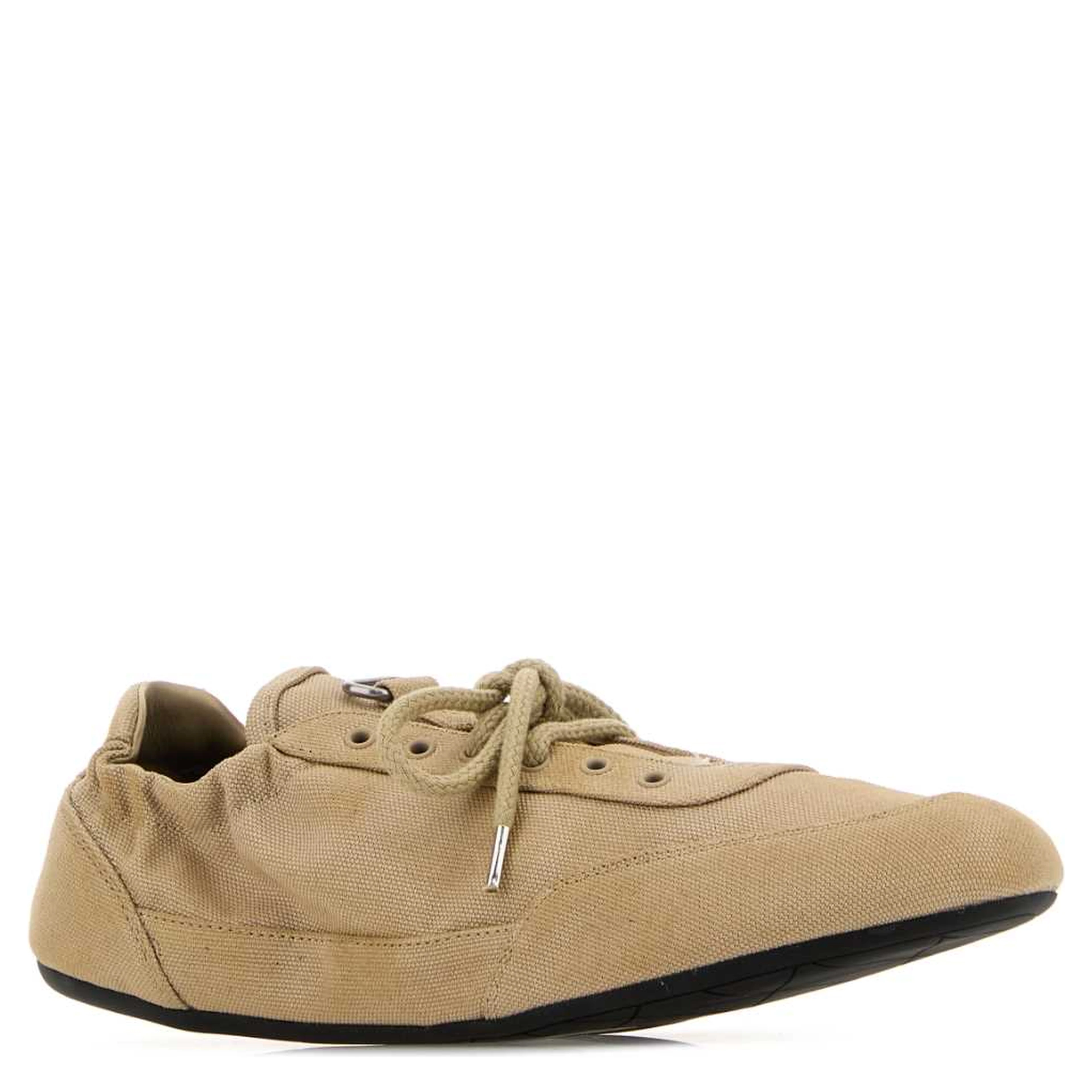 LACED SHOES