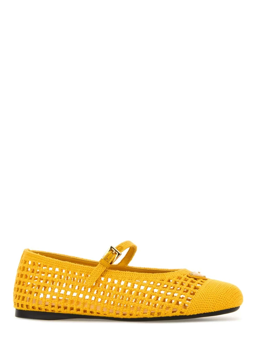 الراقصون