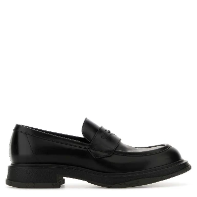 LEATHER UPPER AND RUBBER SOLE MOCCASIN