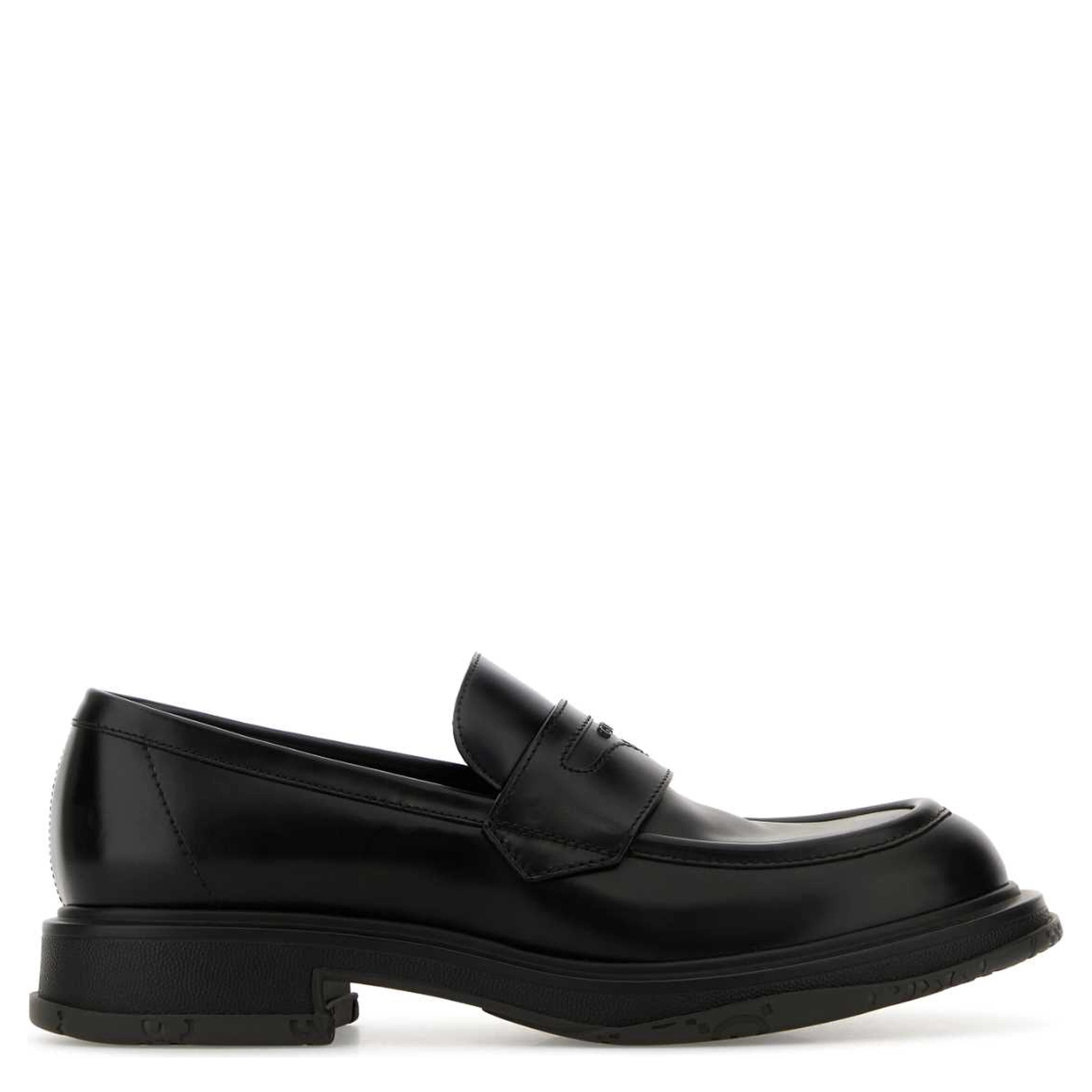 LEATHER UPPER AND RUBBER SOLE MOCCASIN