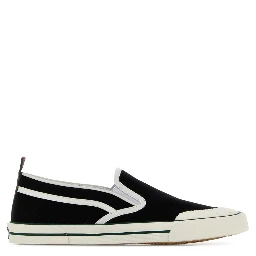 FABRIC UPPER AND RUBBER SOLE SHOE