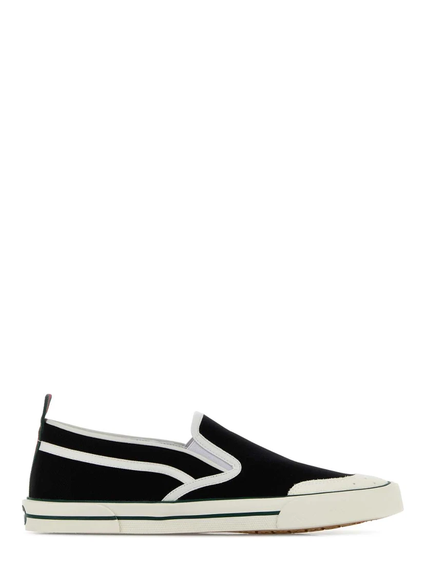 FABRIC UPPER AND RUBBER SOLE SHOE