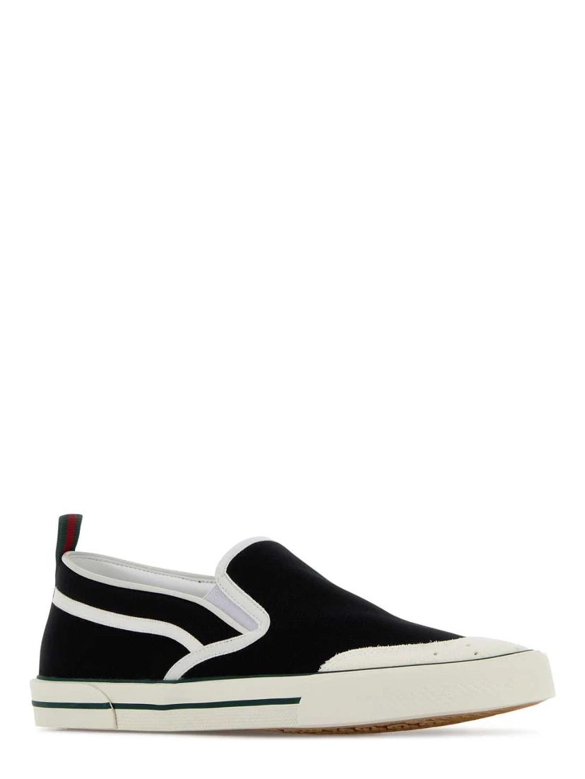 FABRIC UPPER AND RUBBER SOLE SHOE