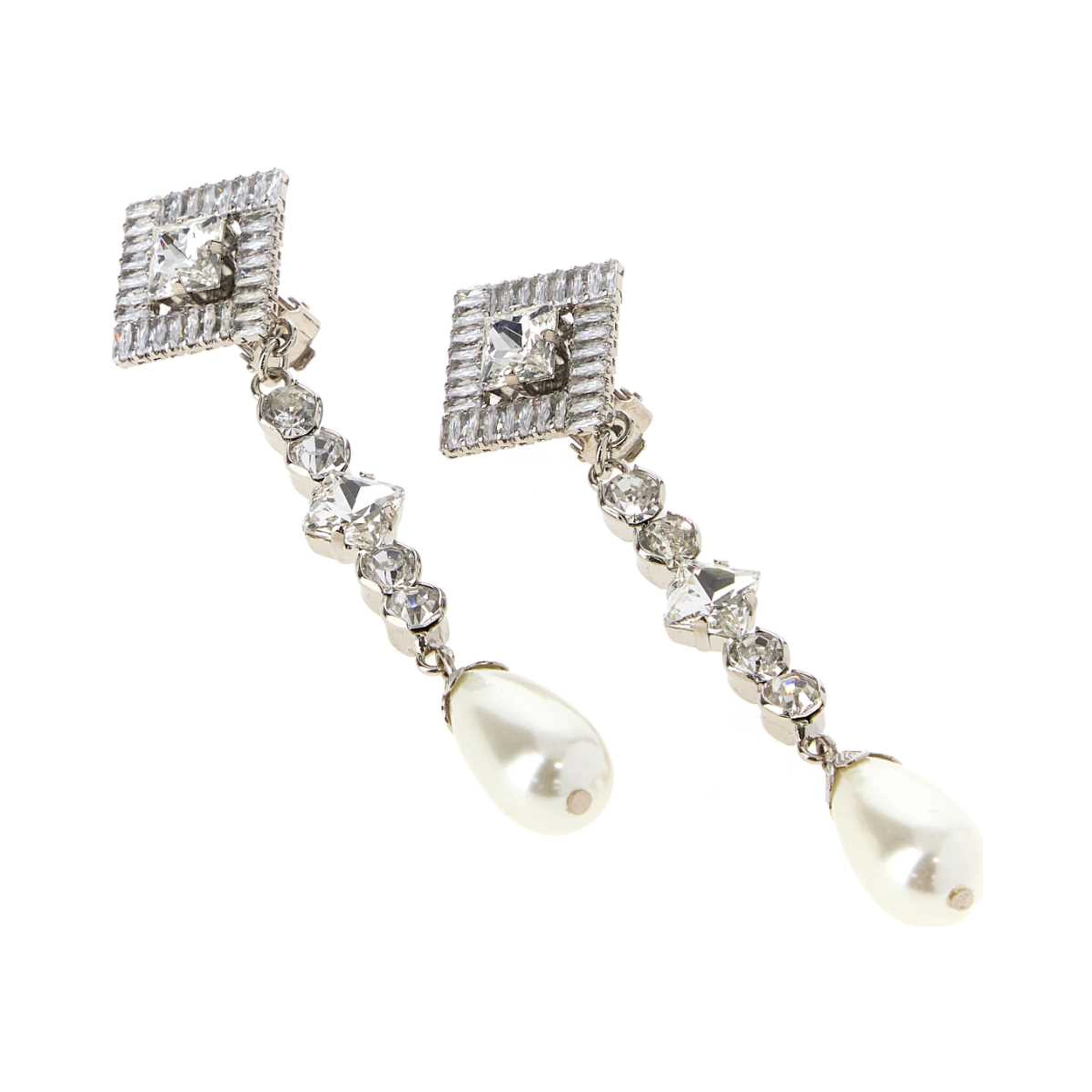 CRYSTAL EARRING WITH PENDANT PEARL