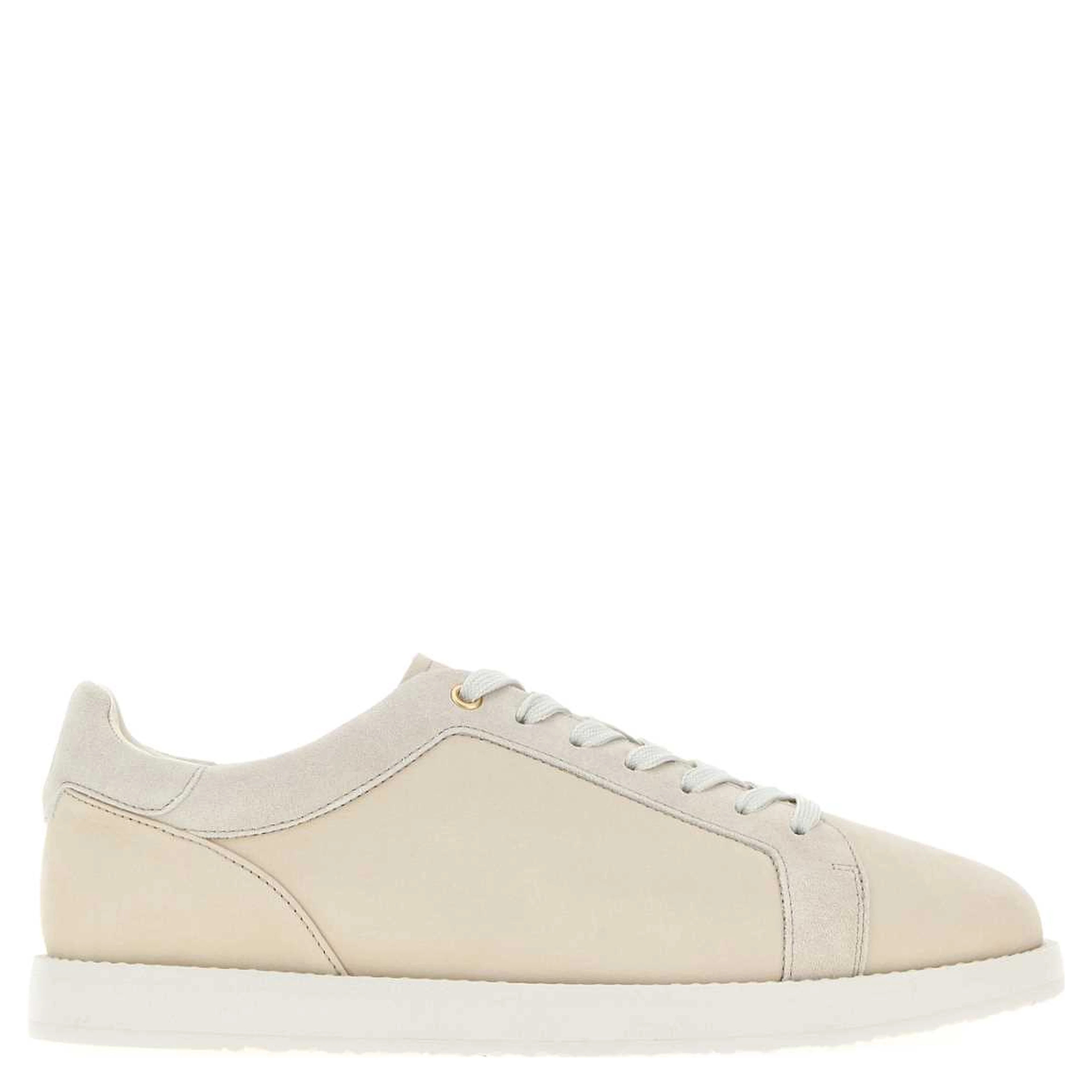 PAIR OF SNEAKERS