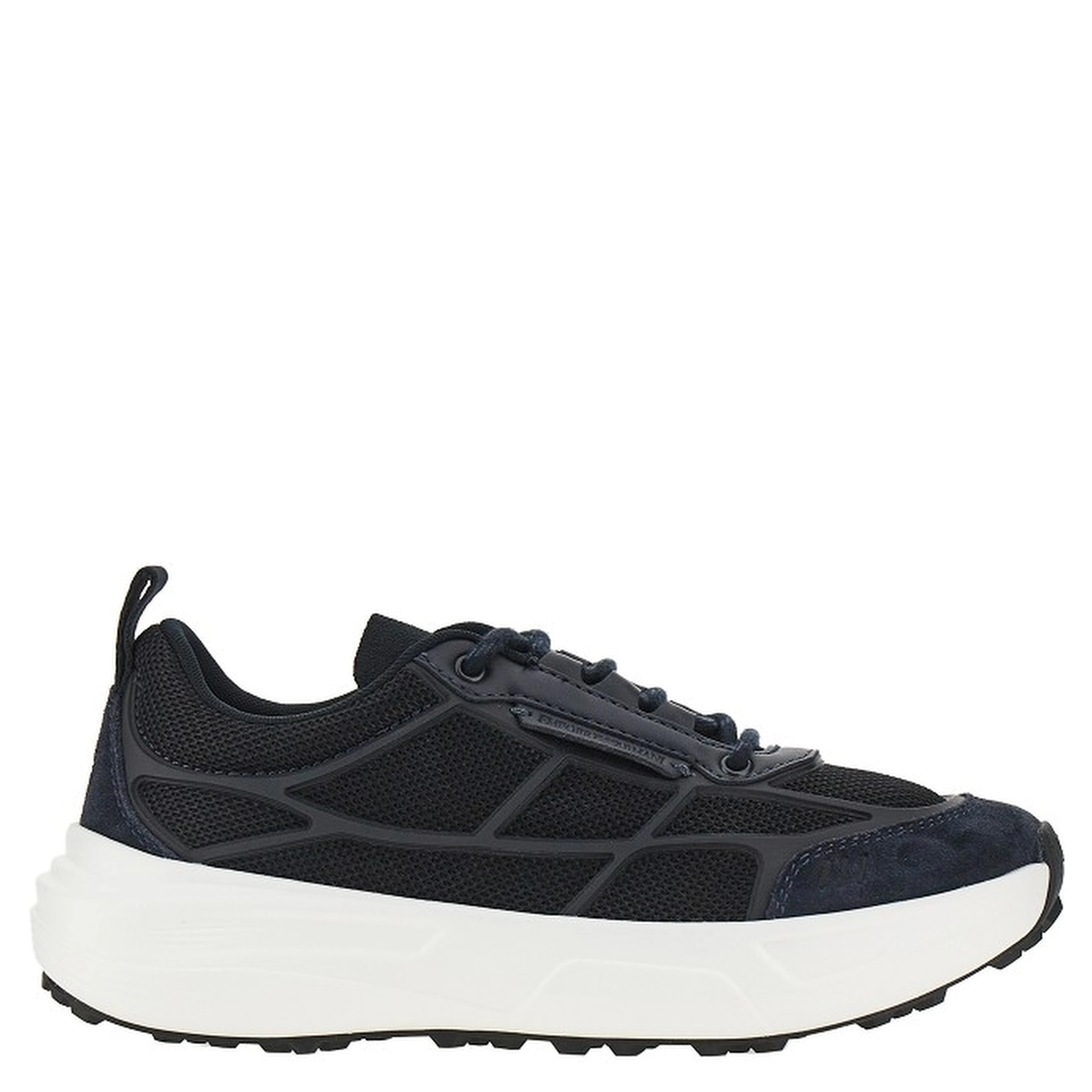 Travel Essential mesh sneakers