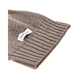 Knitted beanie hat with logo label