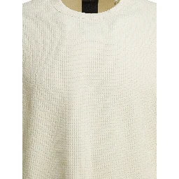Long-sleeved t-shirt