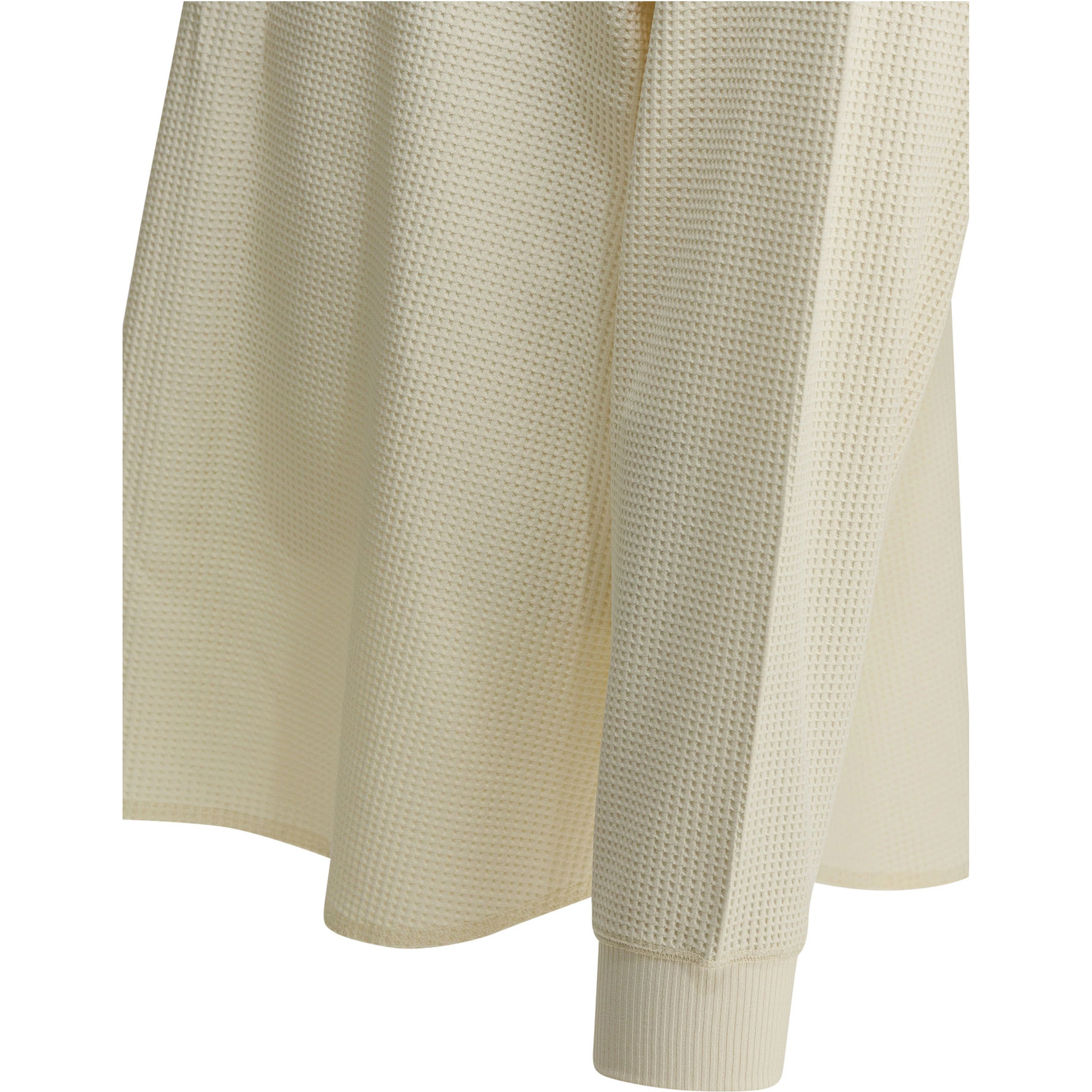 Long-sleeved t-shirt