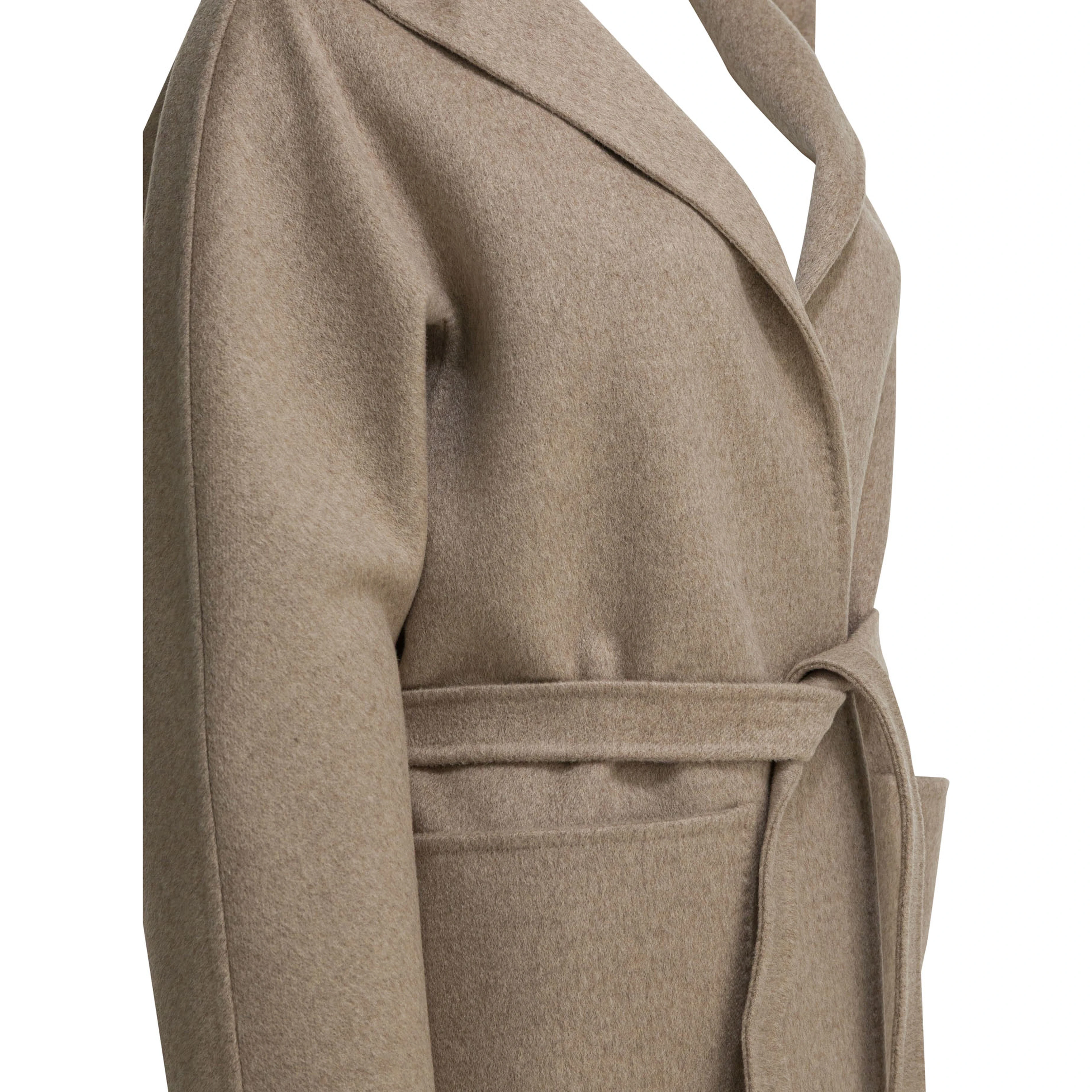 Short cashmere coat