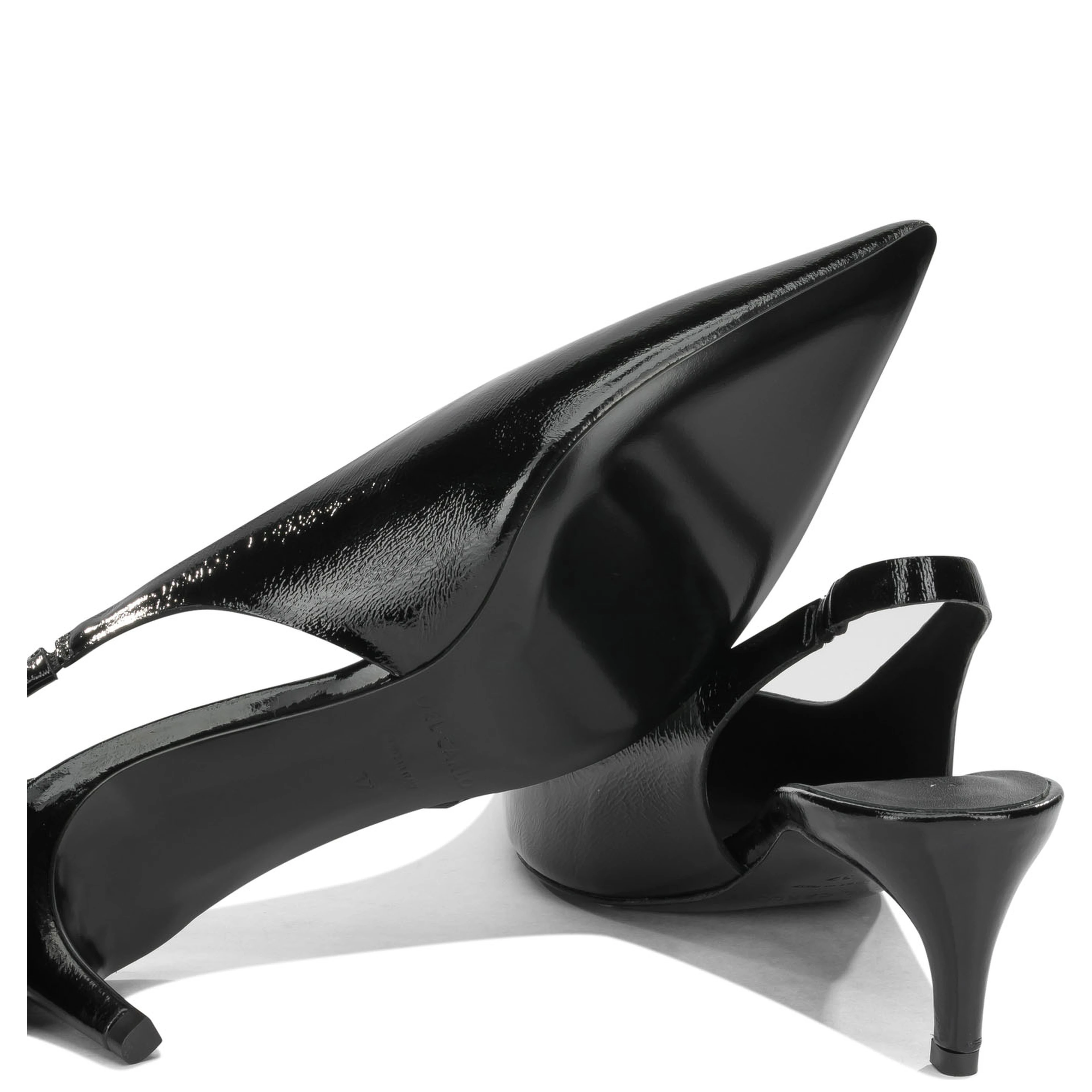 Heeled shoes