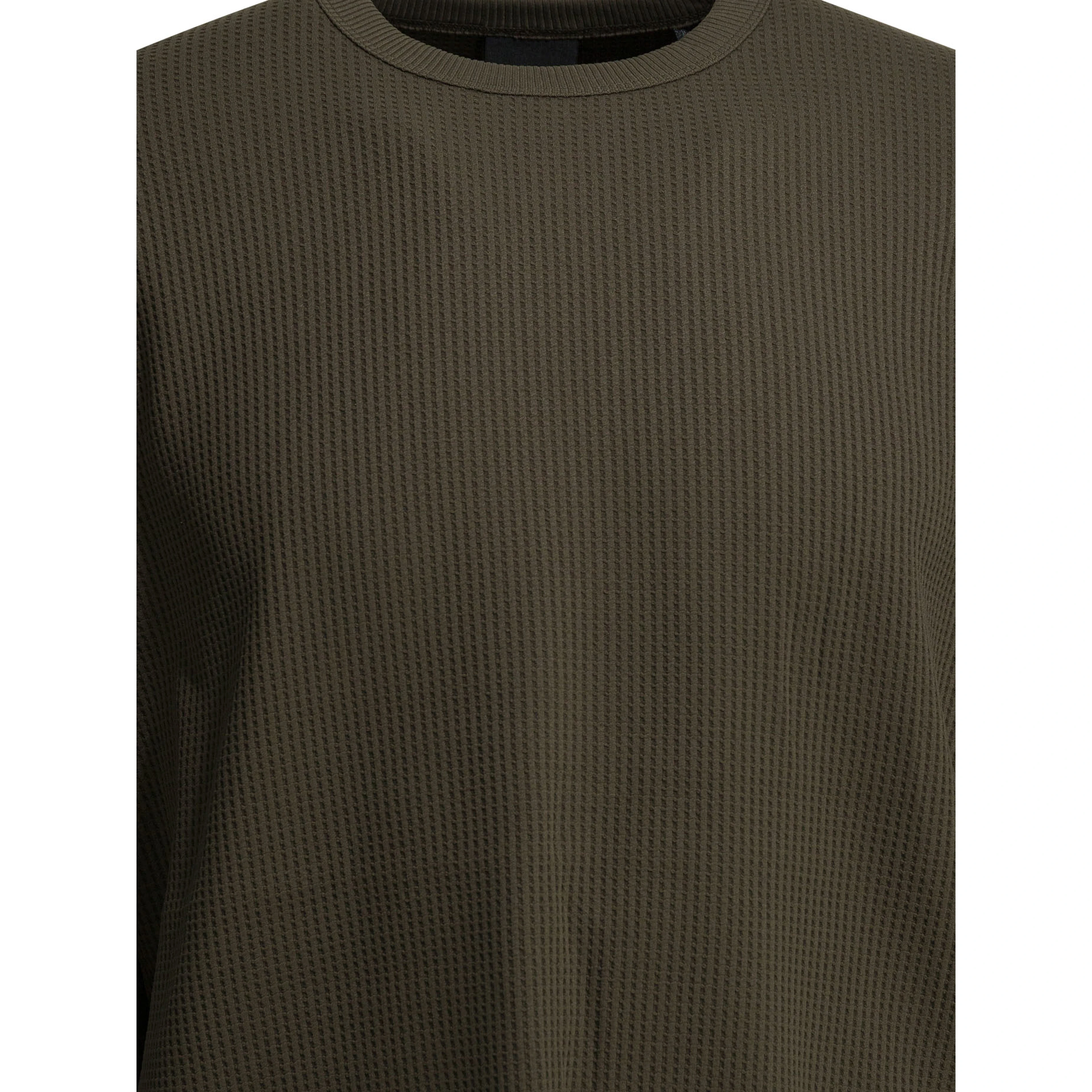 Long-sleeved t-shirt