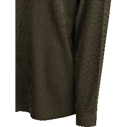 Long-sleeved t-shirt