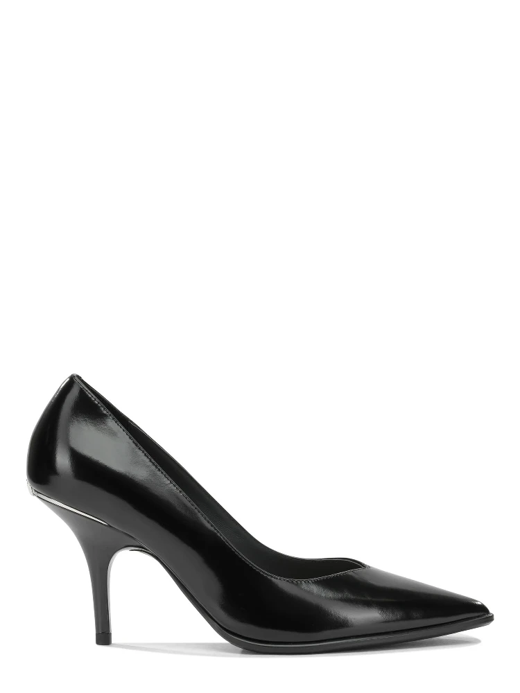 Heeled shoes