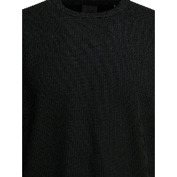 Long-sleeved t-shirt