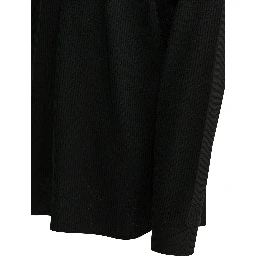 Long-sleeved t-shirt