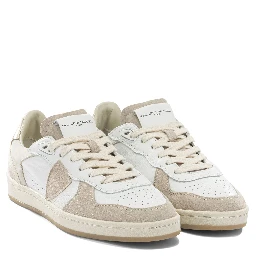 Sneakers & Slip-On