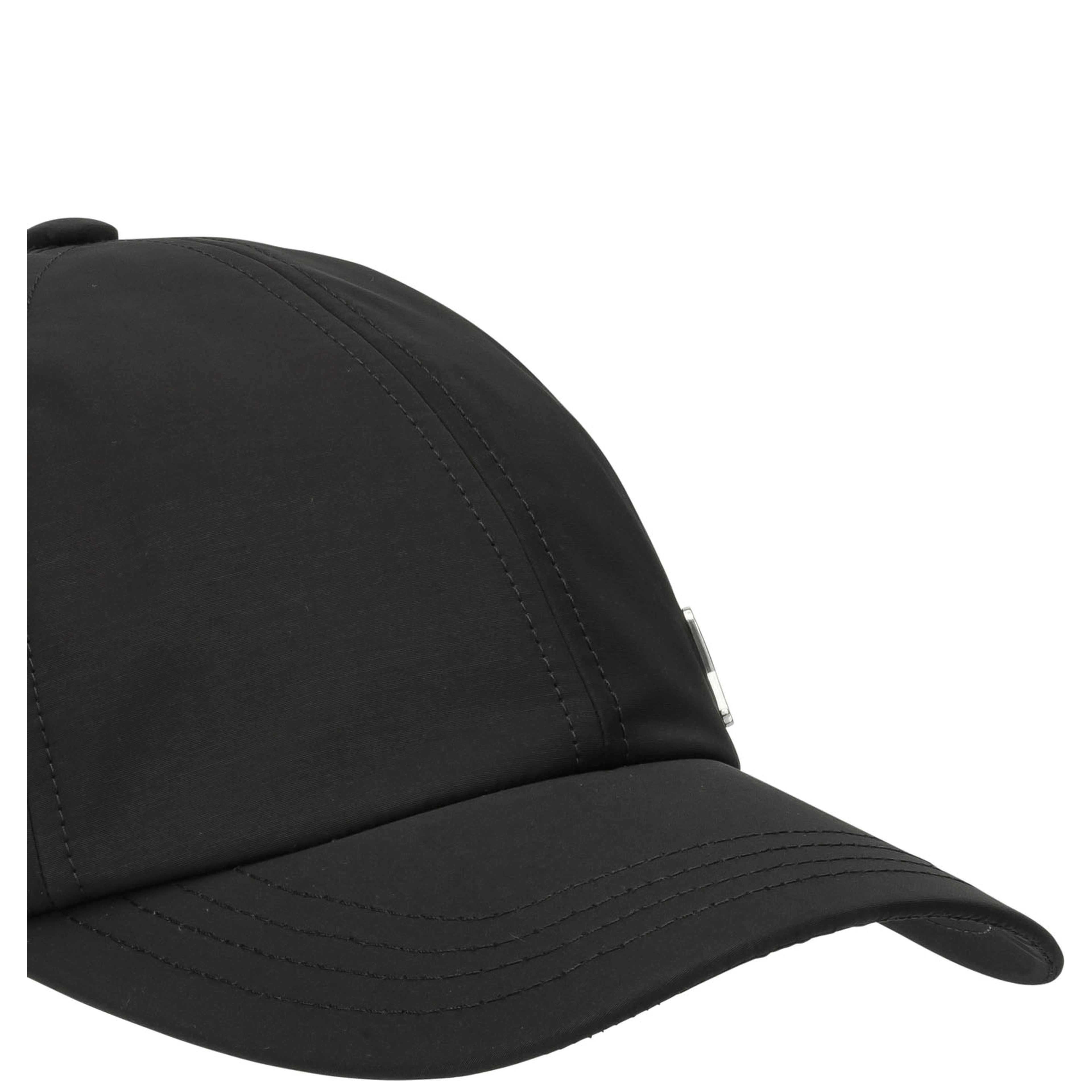 Baseball cap with logo