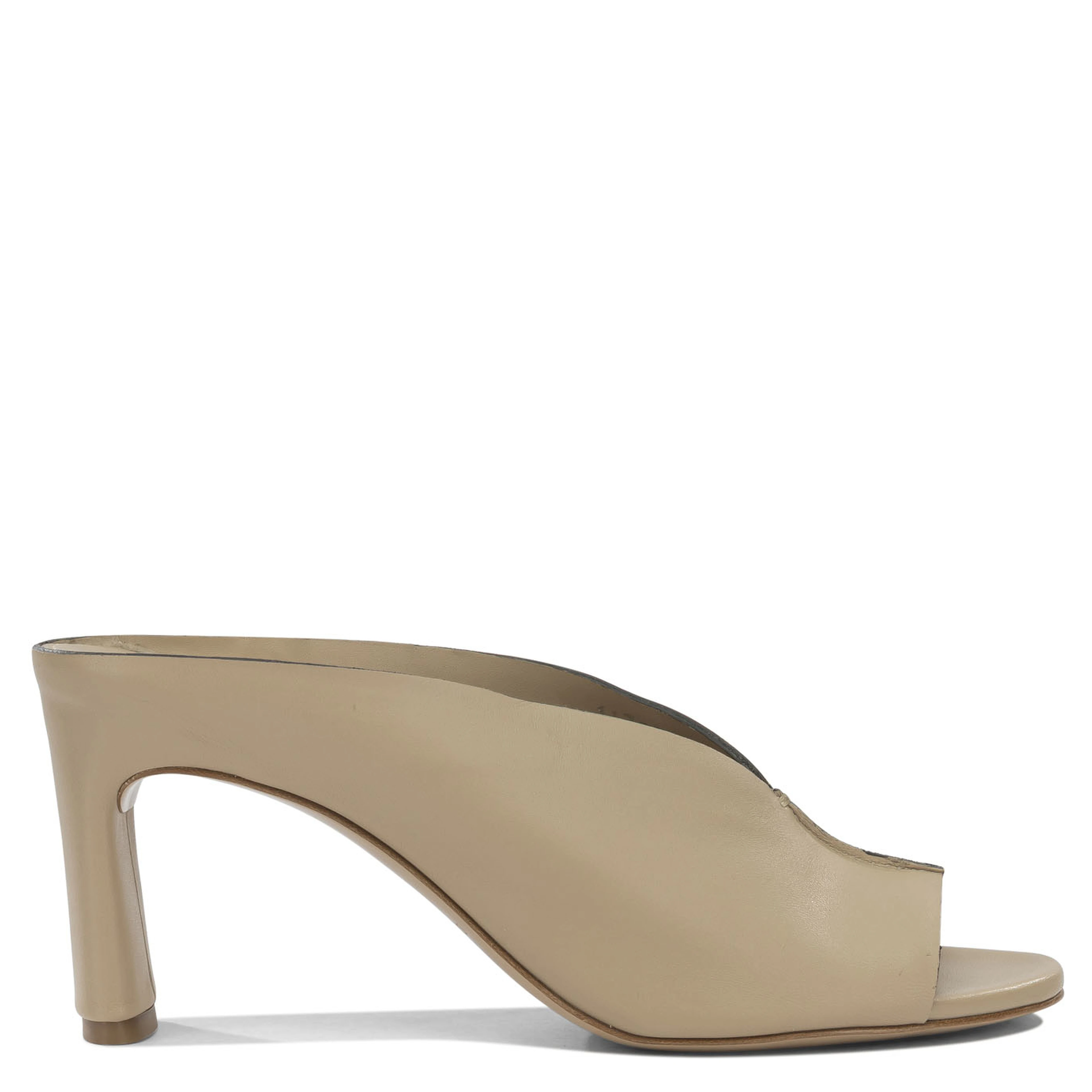 Heeled shoes