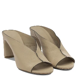 Heeled shoes