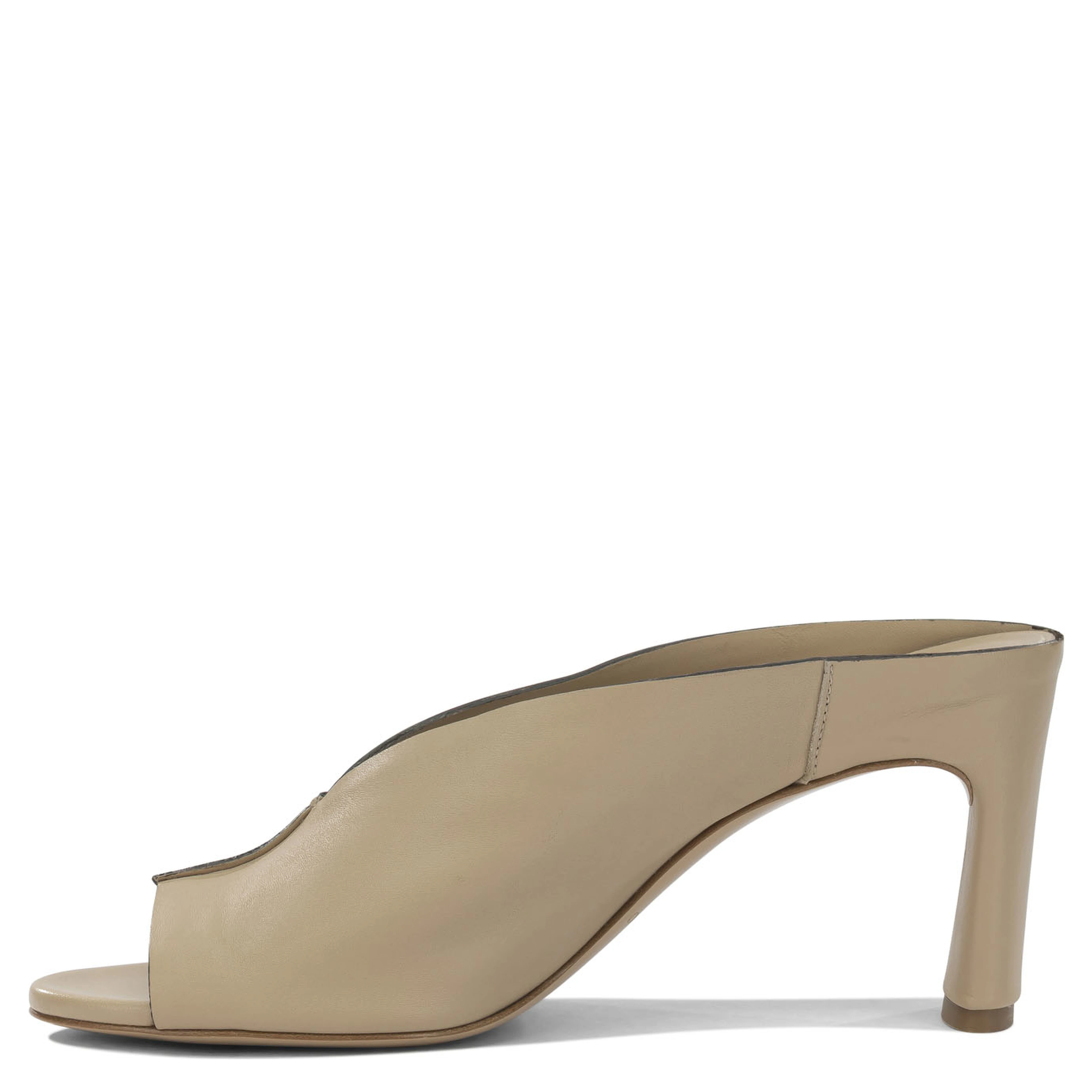 Heeled shoes