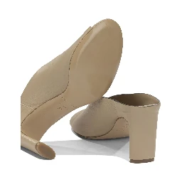 Heeled shoes