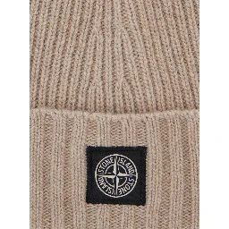 Beige beanie with turn-up brim and logo patch on the front in blend wool boy