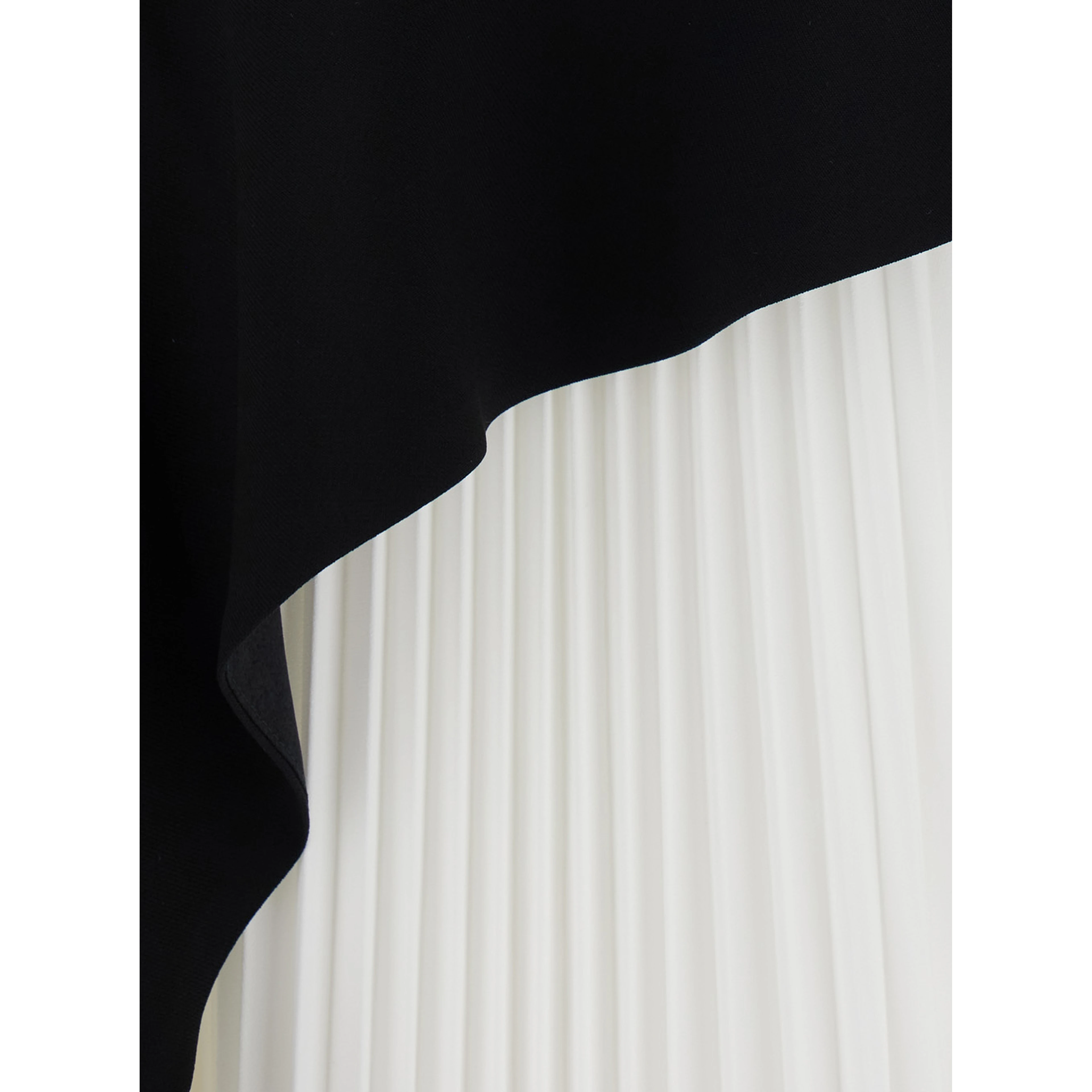 Dress Zayla with Square Neckline and Pleated Skirt in Black and White Tech Fabric for Women