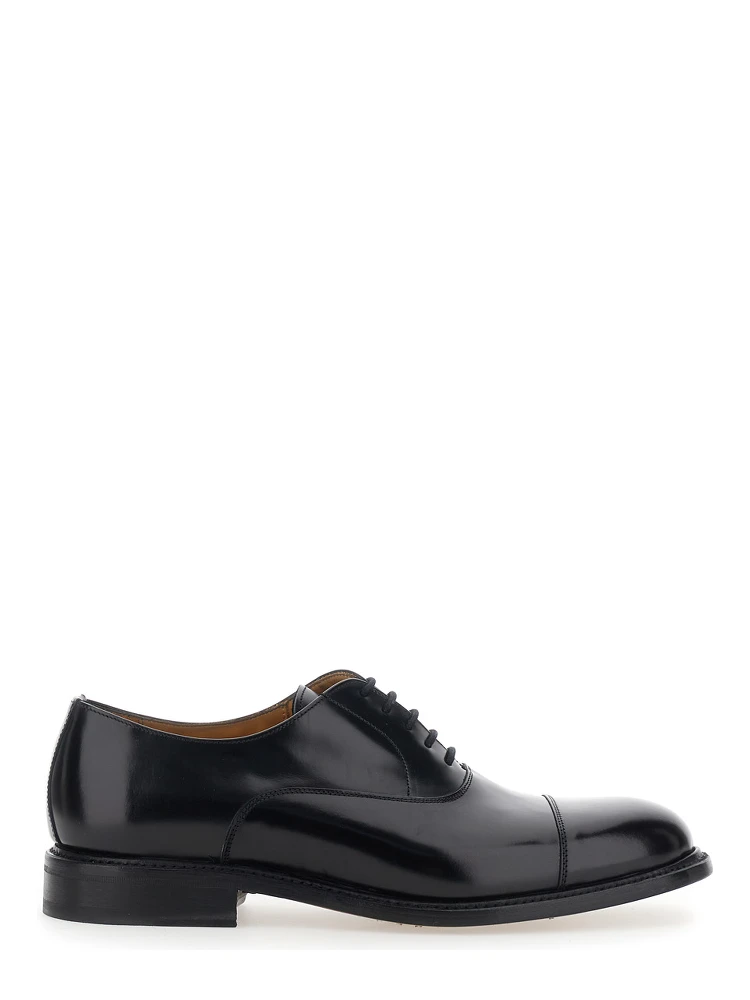 Black lace-up shoes with rounded toe and low heel in leather for men