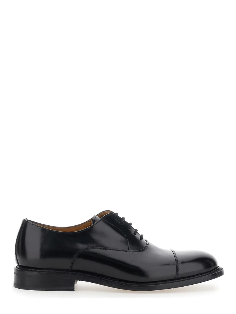 Black lace-up shoes with rounded toe and low heel in leather for men