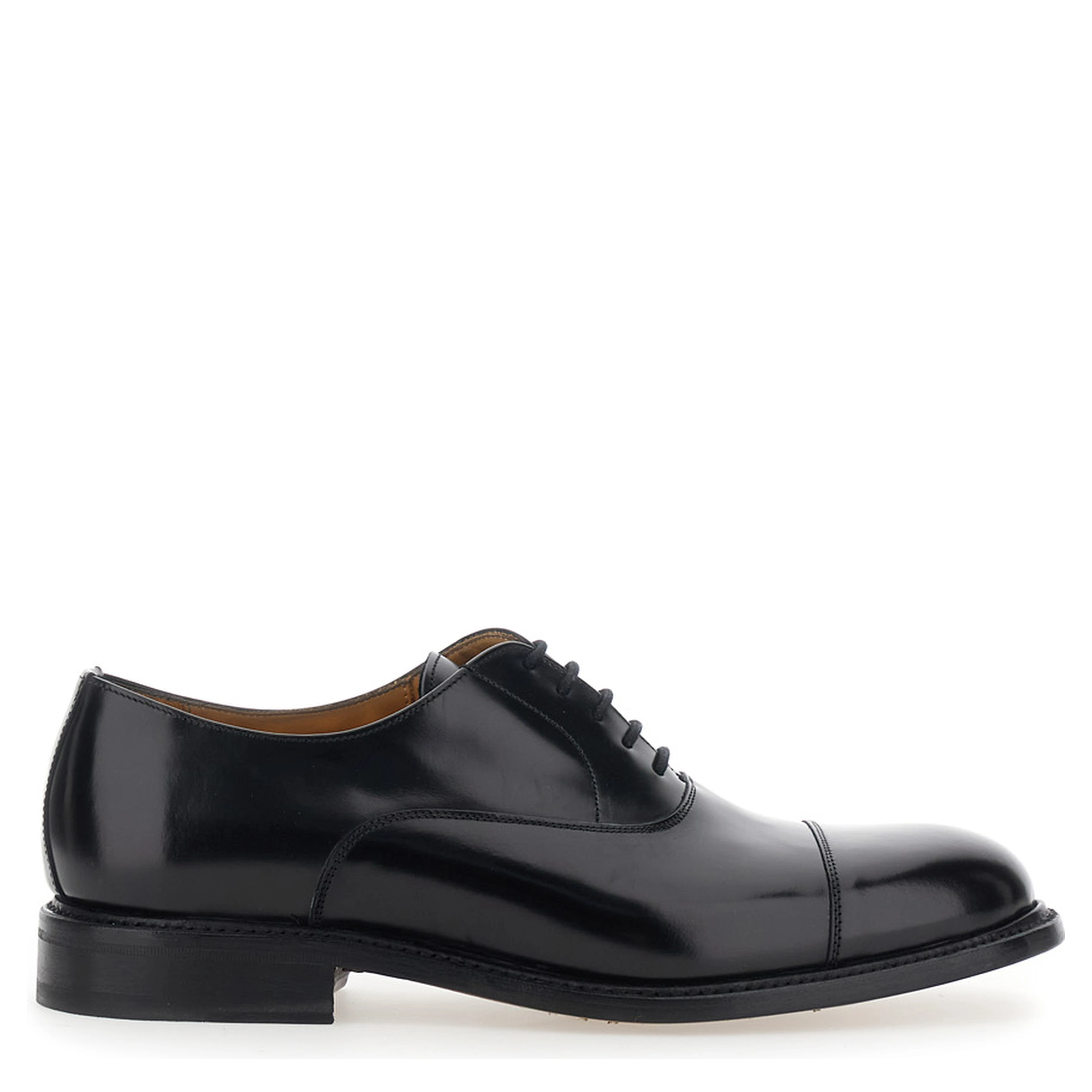 Black lace-up shoes with rounded toe and low heel in leather for men
