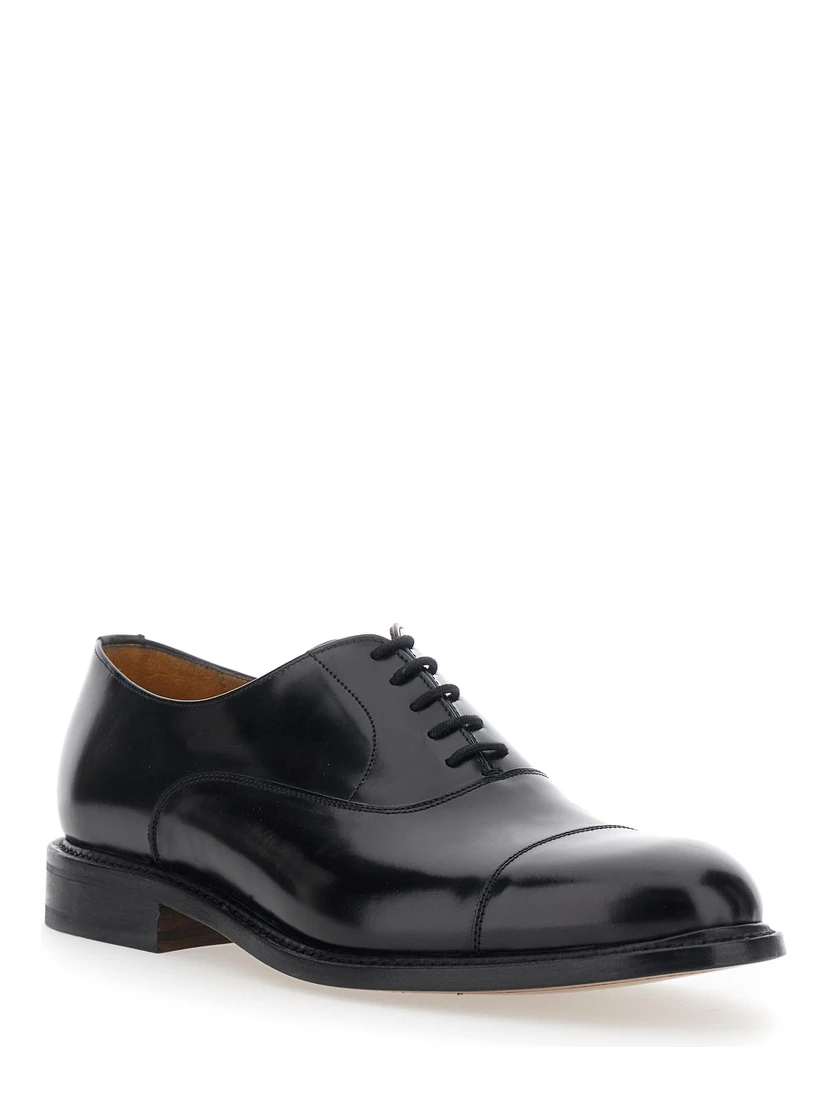 Black lace-up shoes with rounded toe and low heel in leather for men