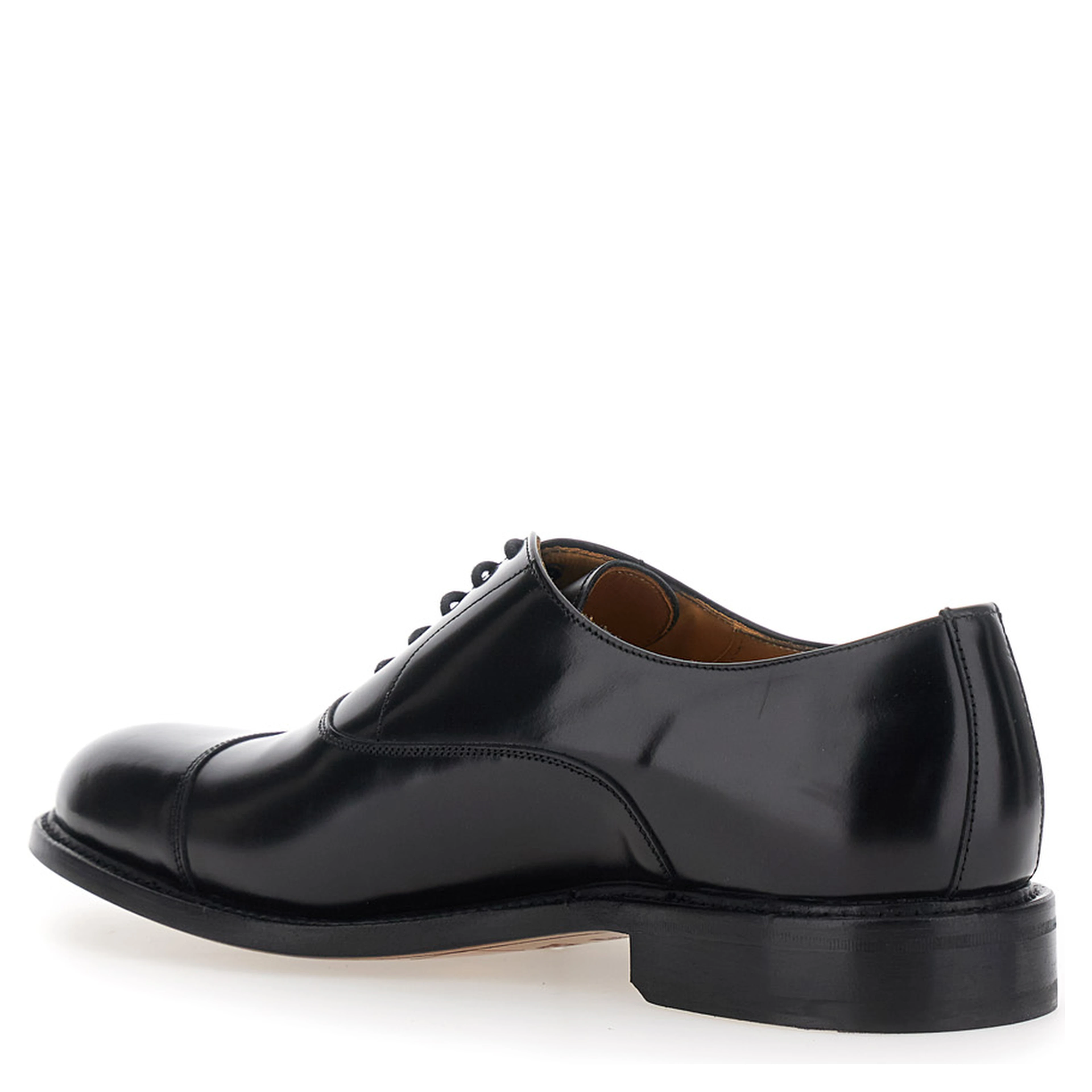 Black lace-up shoes with rounded toe and low heel in leather for men