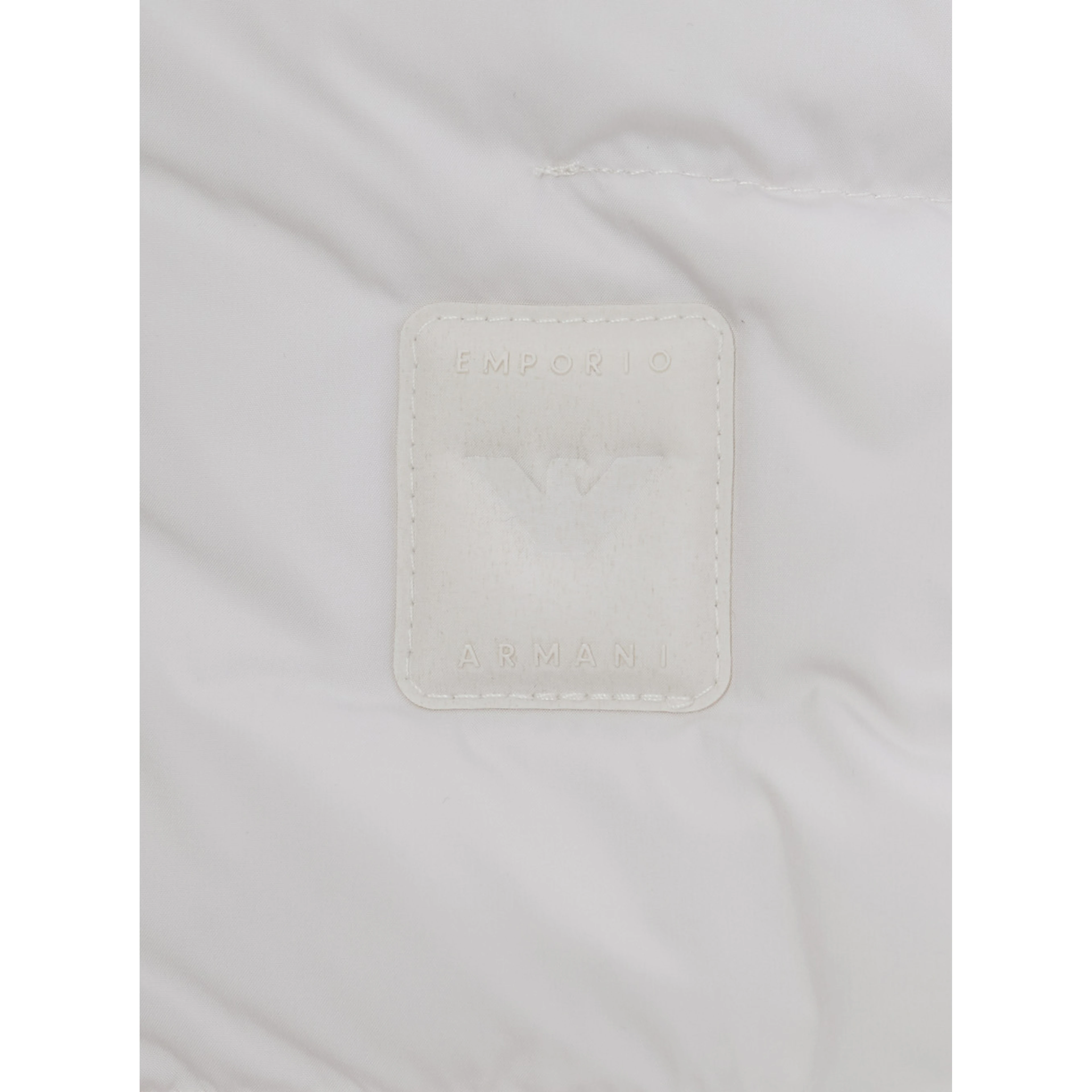 White Down jacket with fixed hood and logo patch on the front in Tech Fabric baby