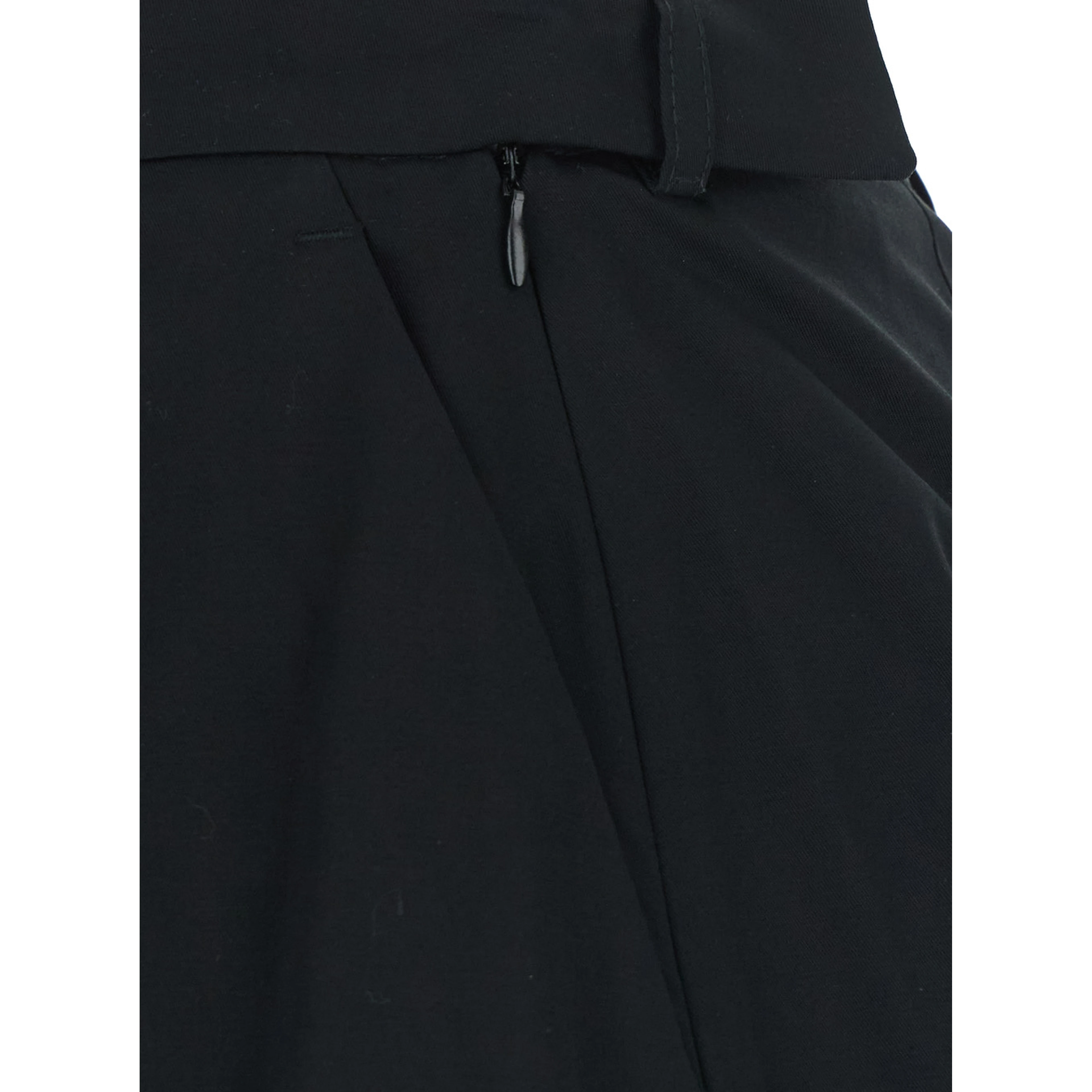 Black Shorts with pleated design in Fabric women