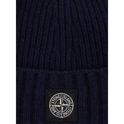 Blue beanie with turn-up brim and logo patch on the front in blend wool boy