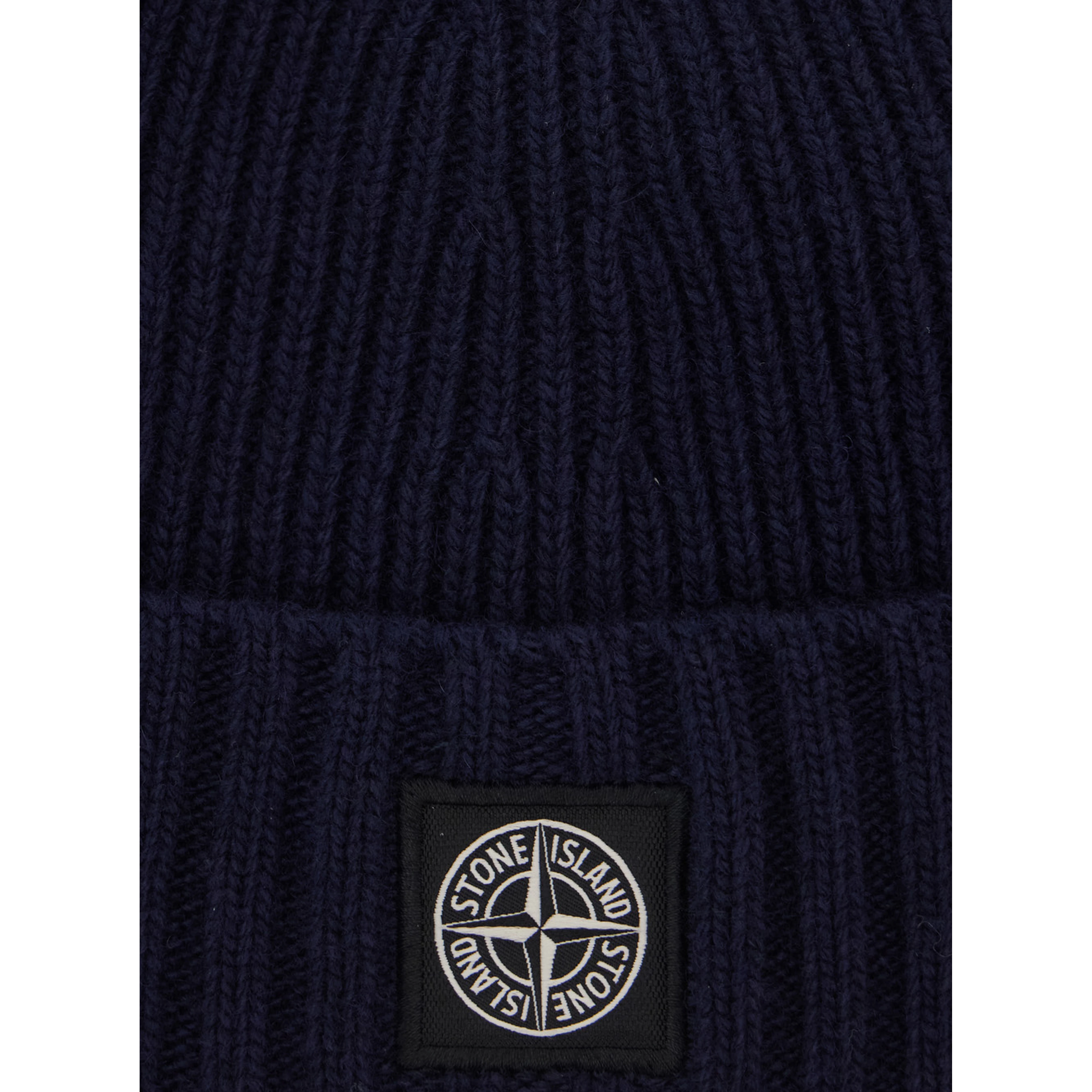 Blue beanie with turn-up brim and logo patch on the front in blend wool boy